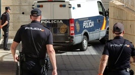 Apuñala con un vaso roto a un hombre tras una discusión por 10 euros en un bar