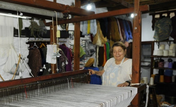La tejedora y exalcaldesa de Pampaneira, Mercedes Carrascosa Martín.