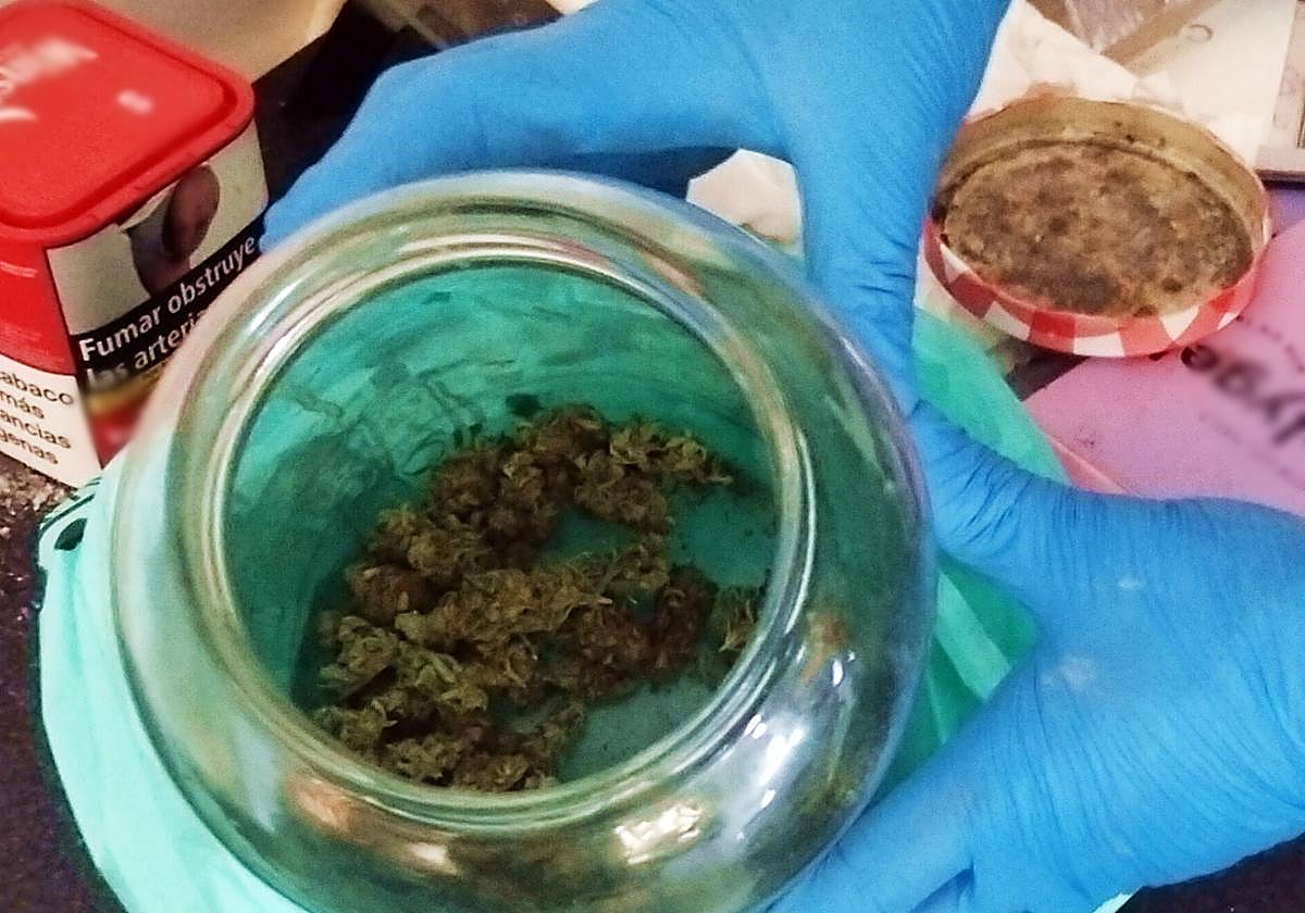 Detienen a dos personas tras desmantelar un punto de venta droga reincidente en Tabernas