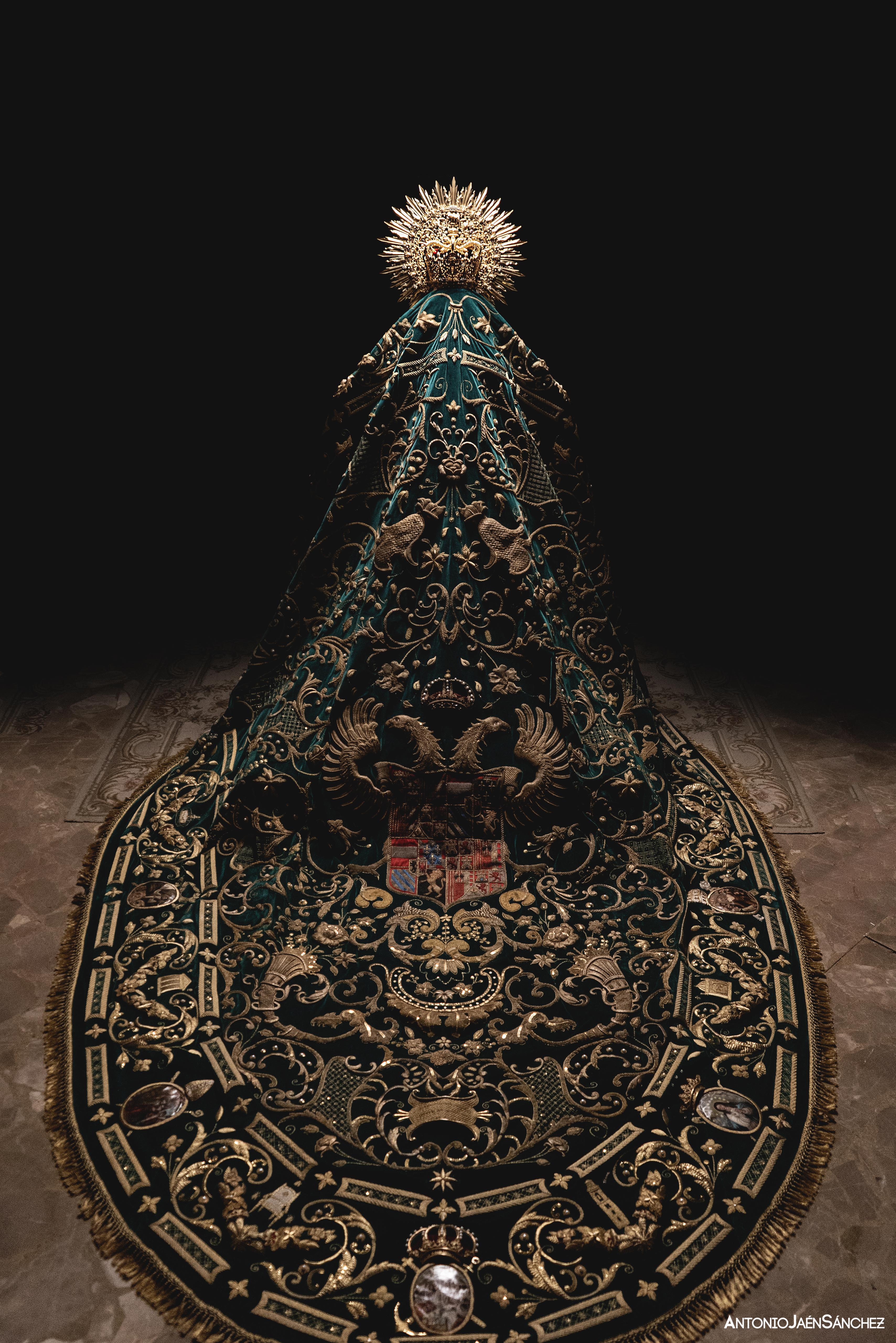 Imagen secundaria 2 - La Virgen de las Penas de Cádiz para su Besamanos con motivo de la Asunción