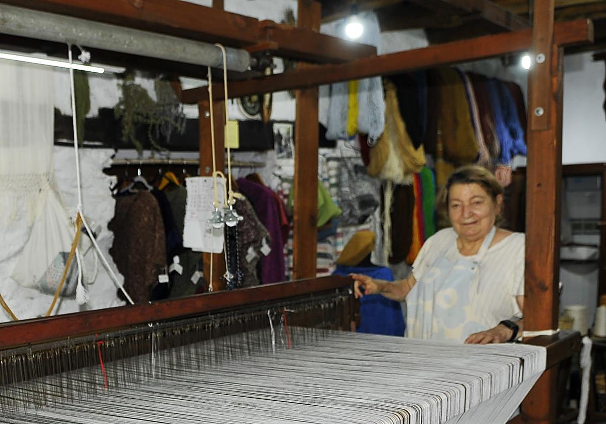 La tejedora y exalcaldesa de Pampaneira, Mercedes Carrascosa Martín.