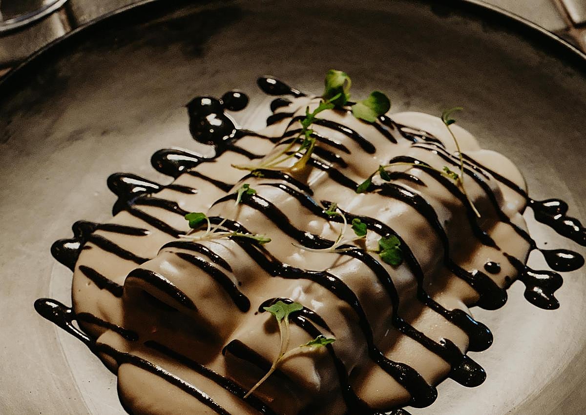 Imagen secundaria 1 - El restaurante de Granada que «vuelve al origen de la cocina» a través de las brasas