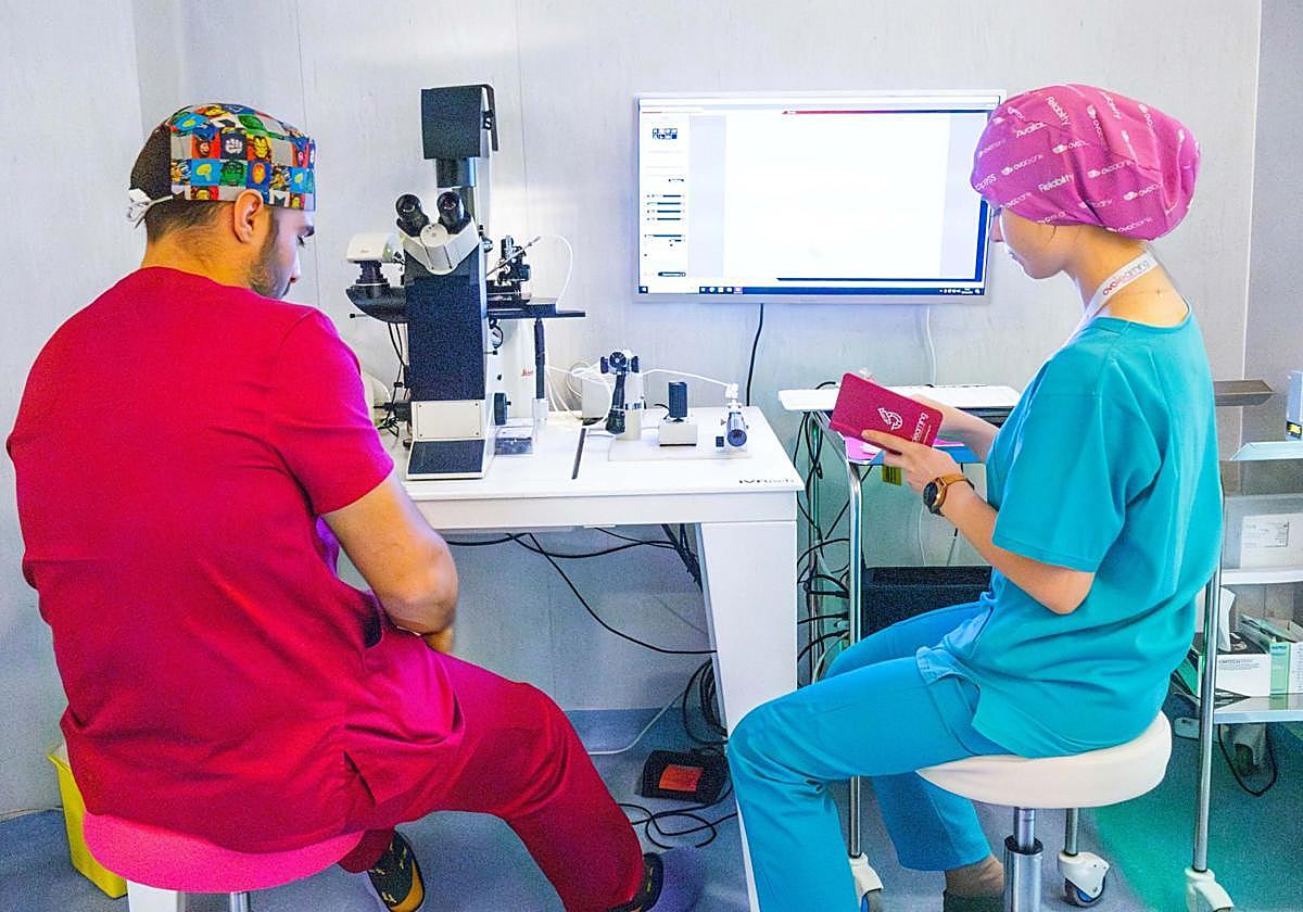 Alumnos del postgrado universitario 'Diploma de Especialización Universitaria en Reproducción Asistida Humana'.