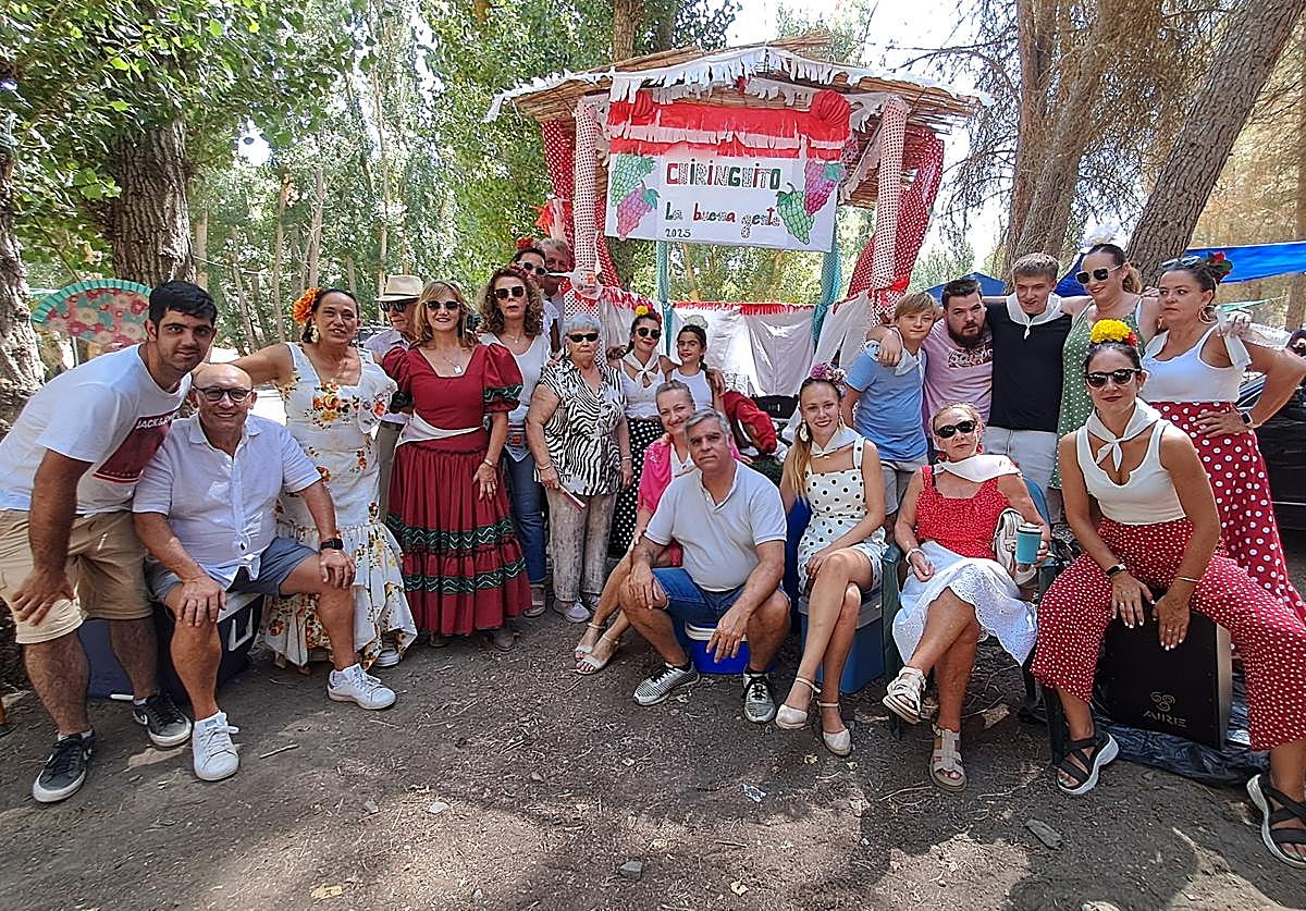 Imagen principal - La Romería del Vino de Alhama enamora a forasteros y emigrantes