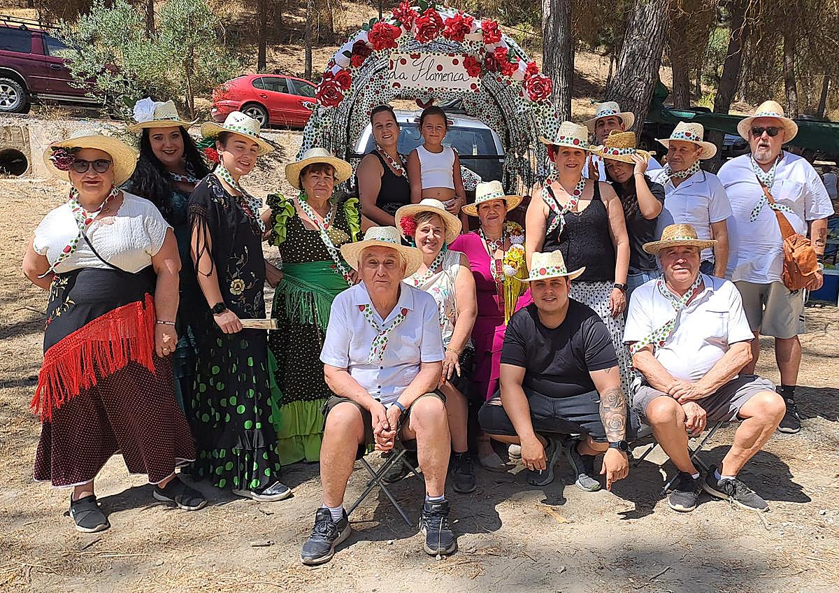 Imagen secundaria 1 - La Romería del Vino de Alhama enamora a forasteros y emigrantes