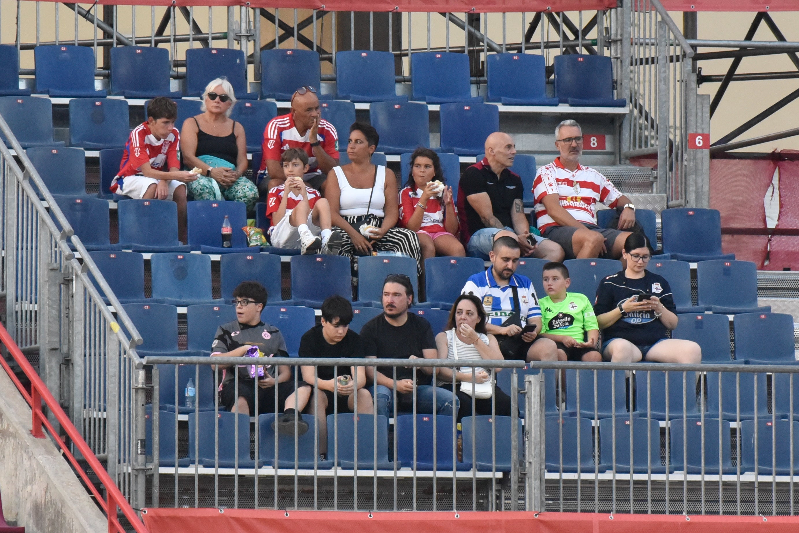 Encuéntrate en la grada del Granada-Depor