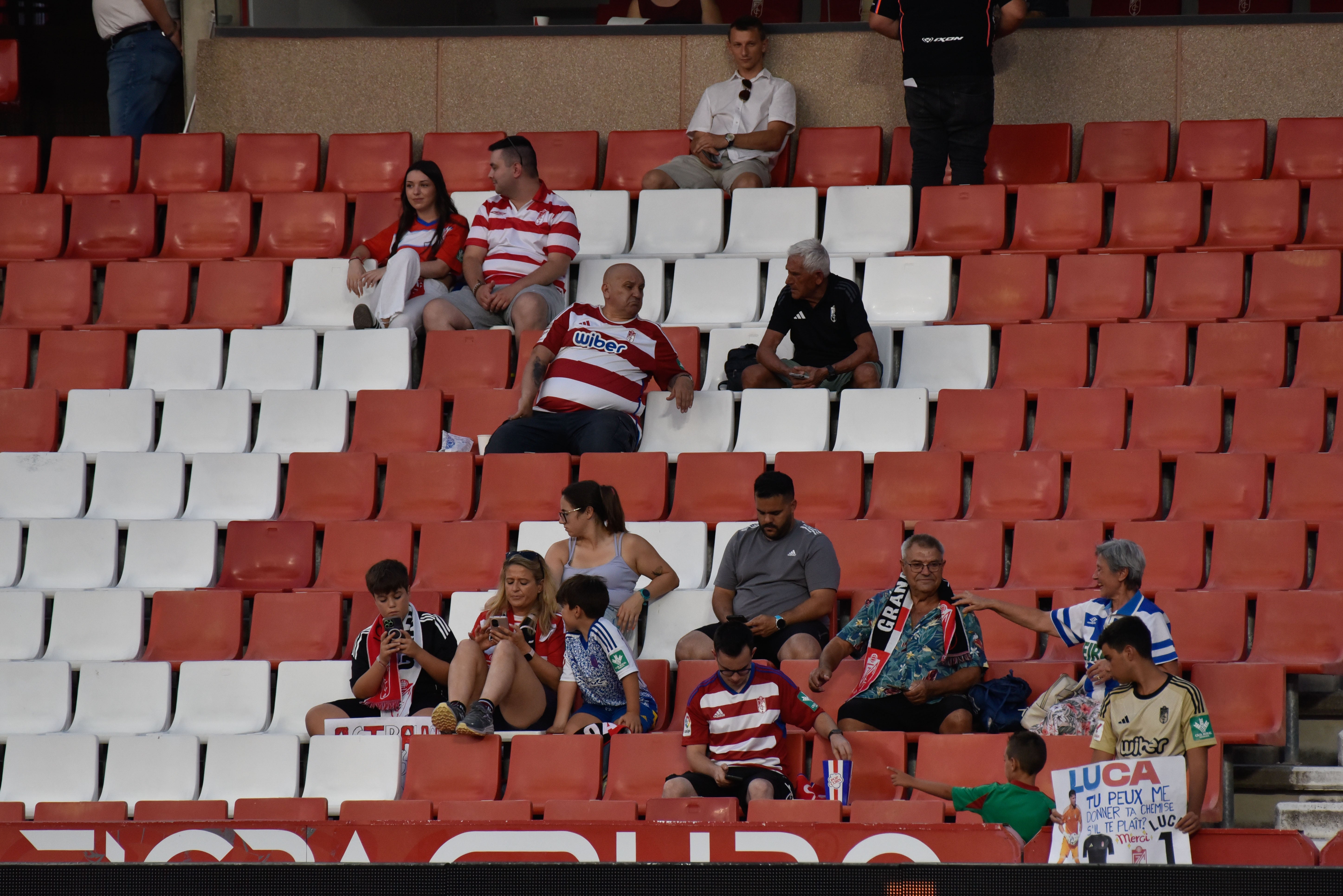 Encuéntrate en la grada del Granada-Depor