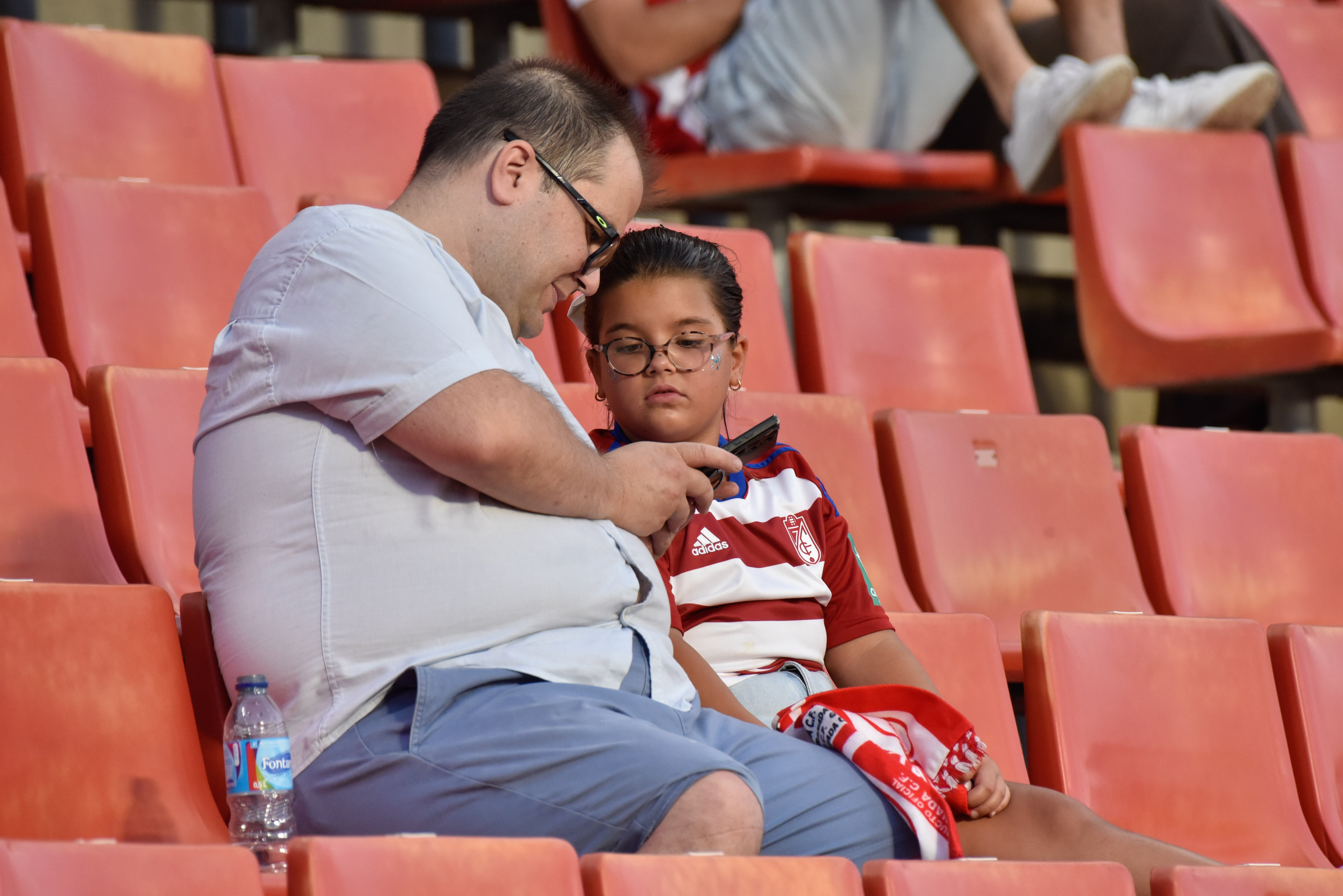Encuéntrate en la grada del Granada-Depor