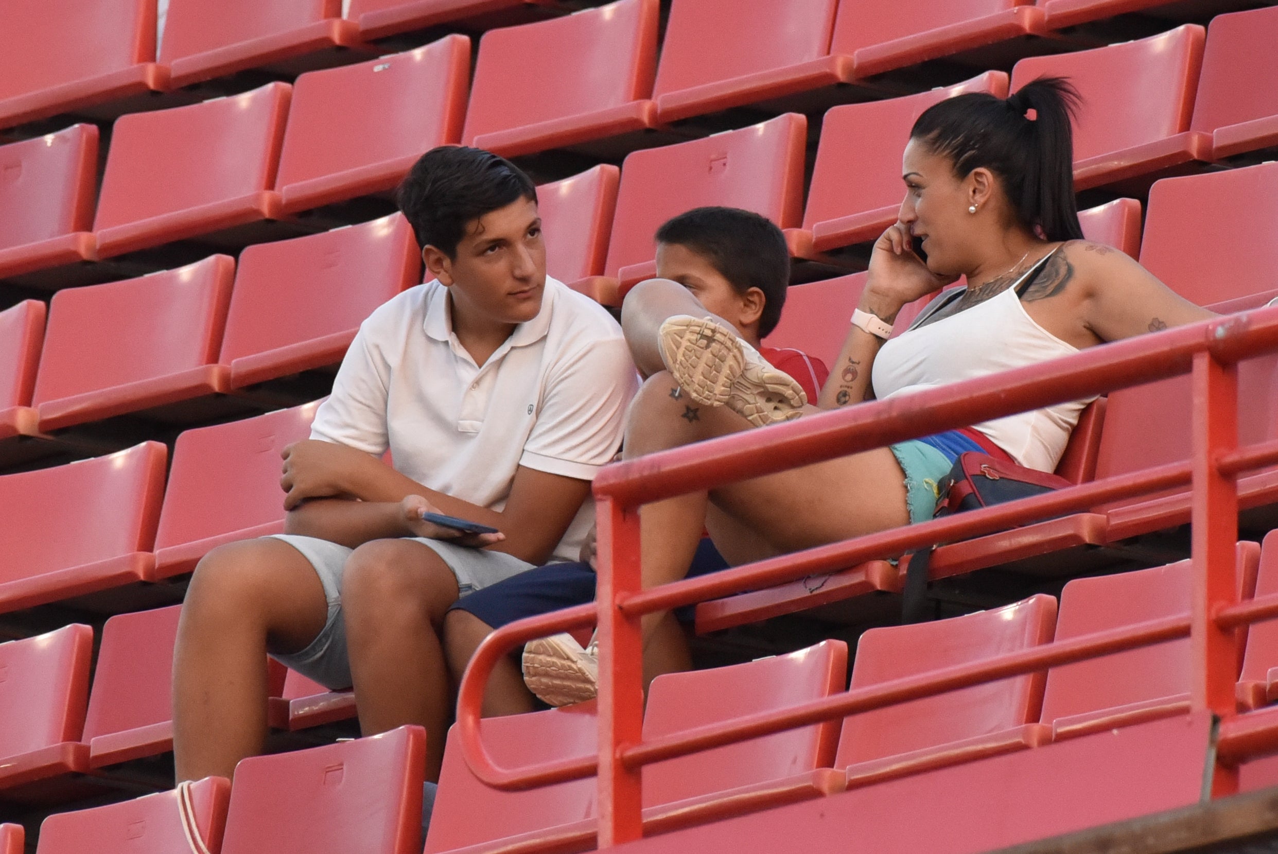 Encuéntrate en la grada del Granada-Depor