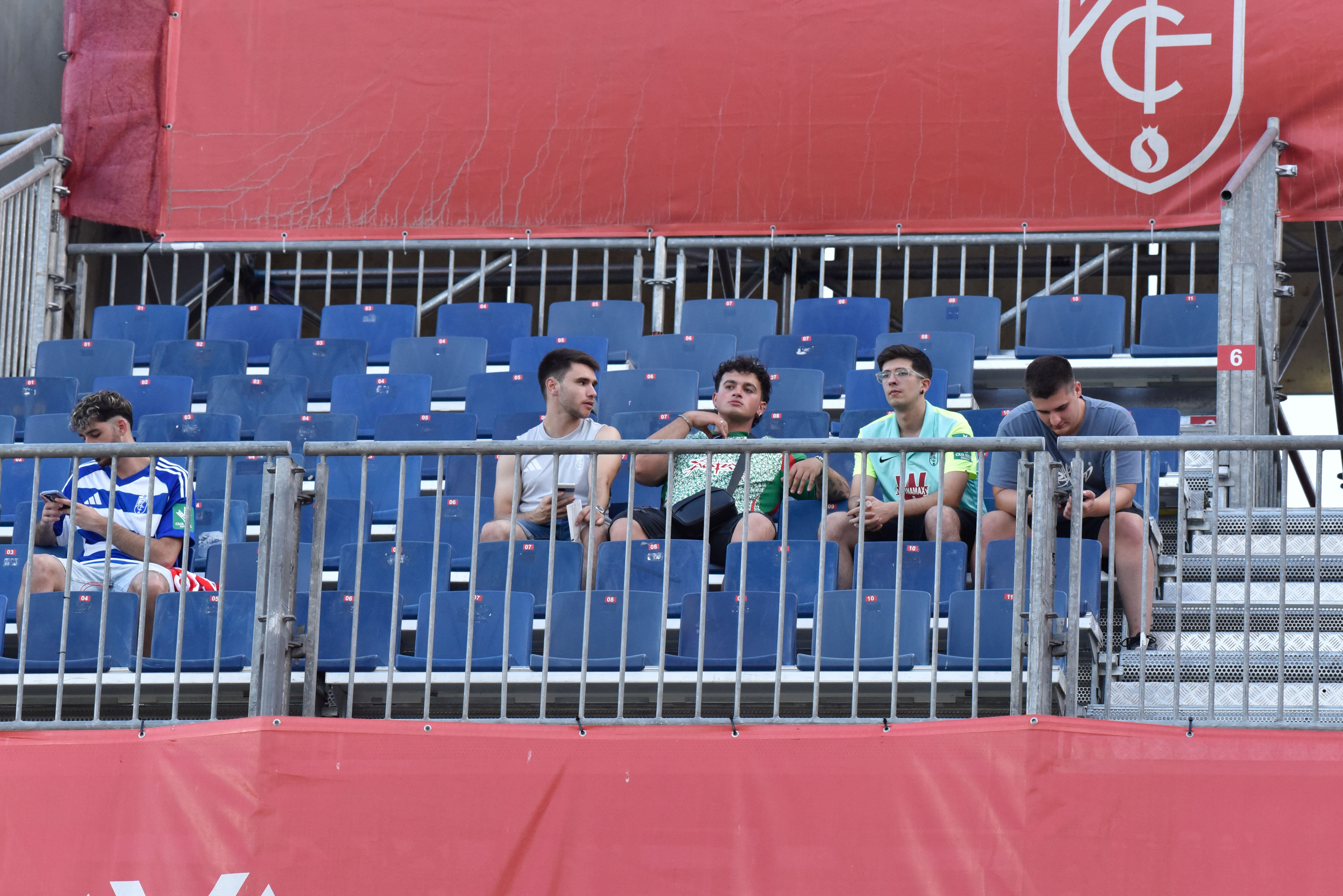 Encuéntrate en la grada del Granada-Depor