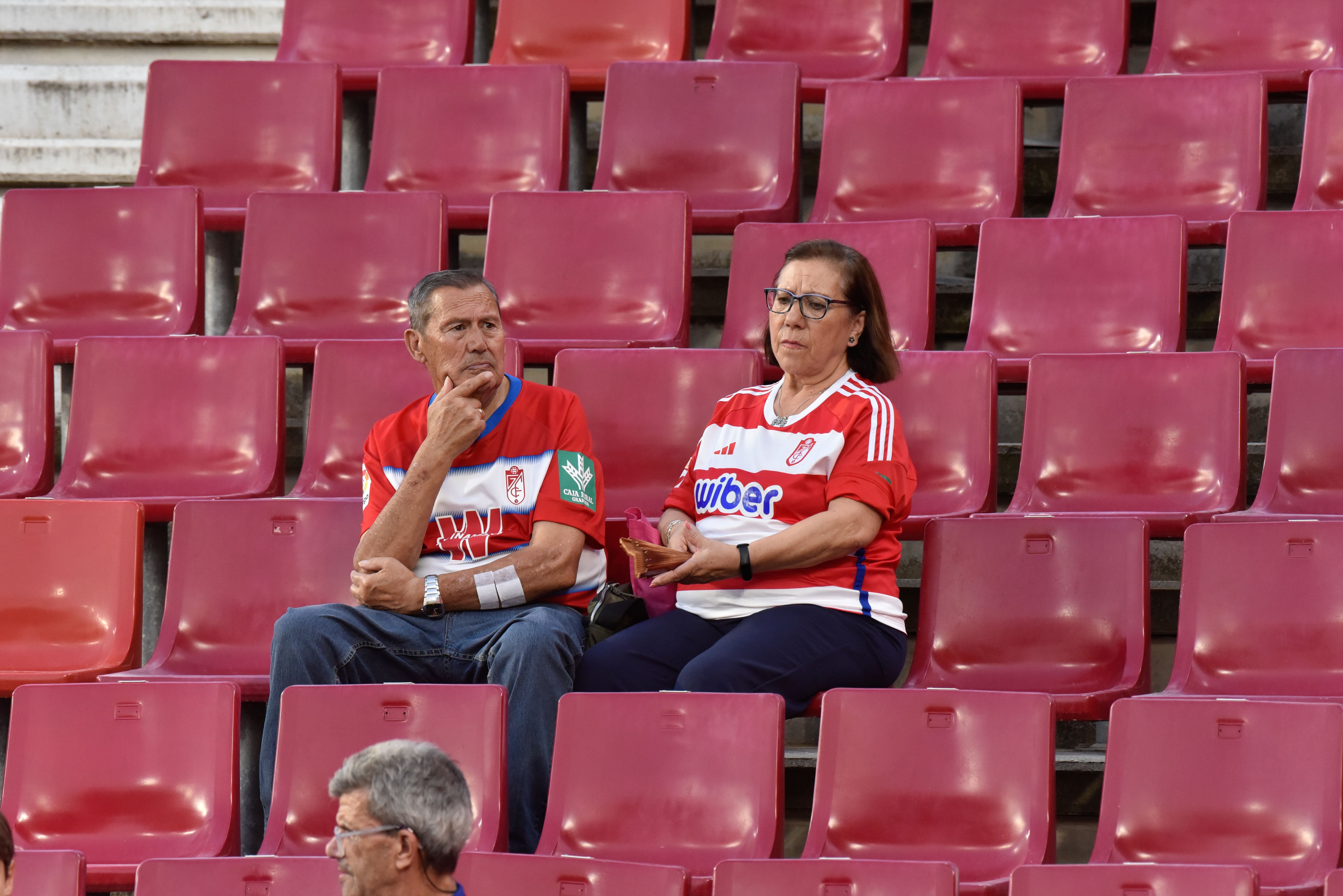 Encuéntrate en la grada del Granada-Depor