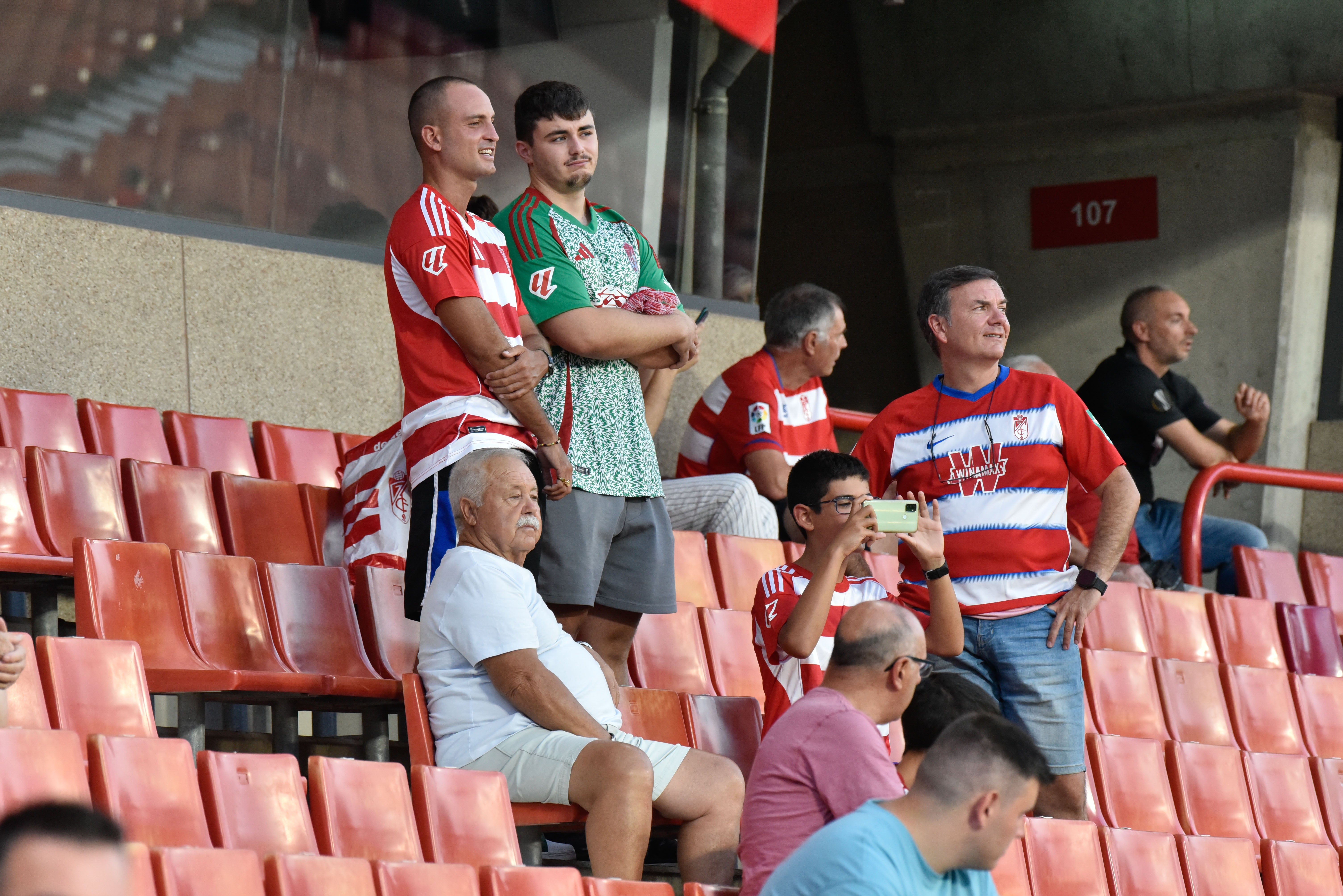 Encuéntrate en la grada del Granada-Depor