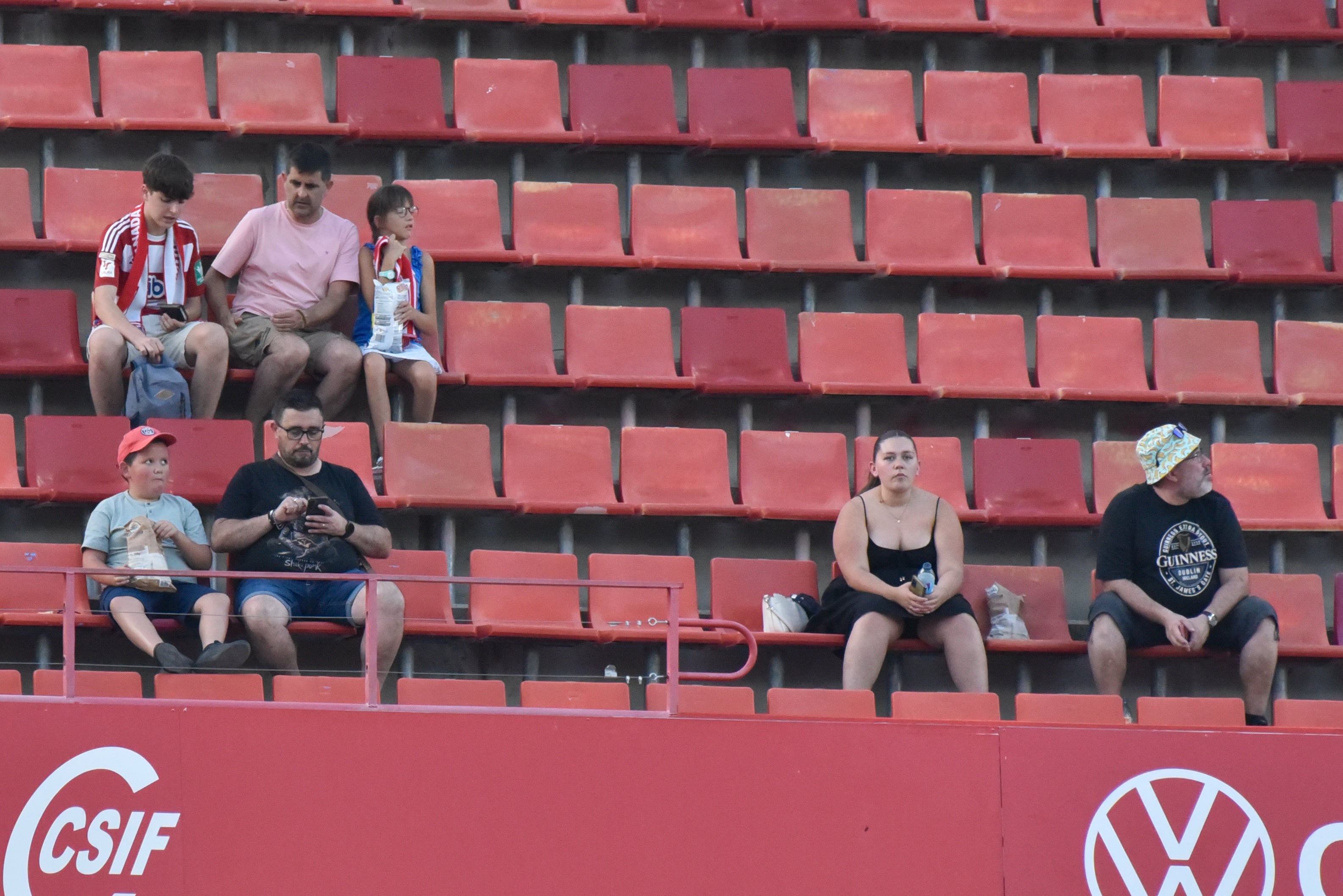 Encuéntrate en la grada del Granada-Depor