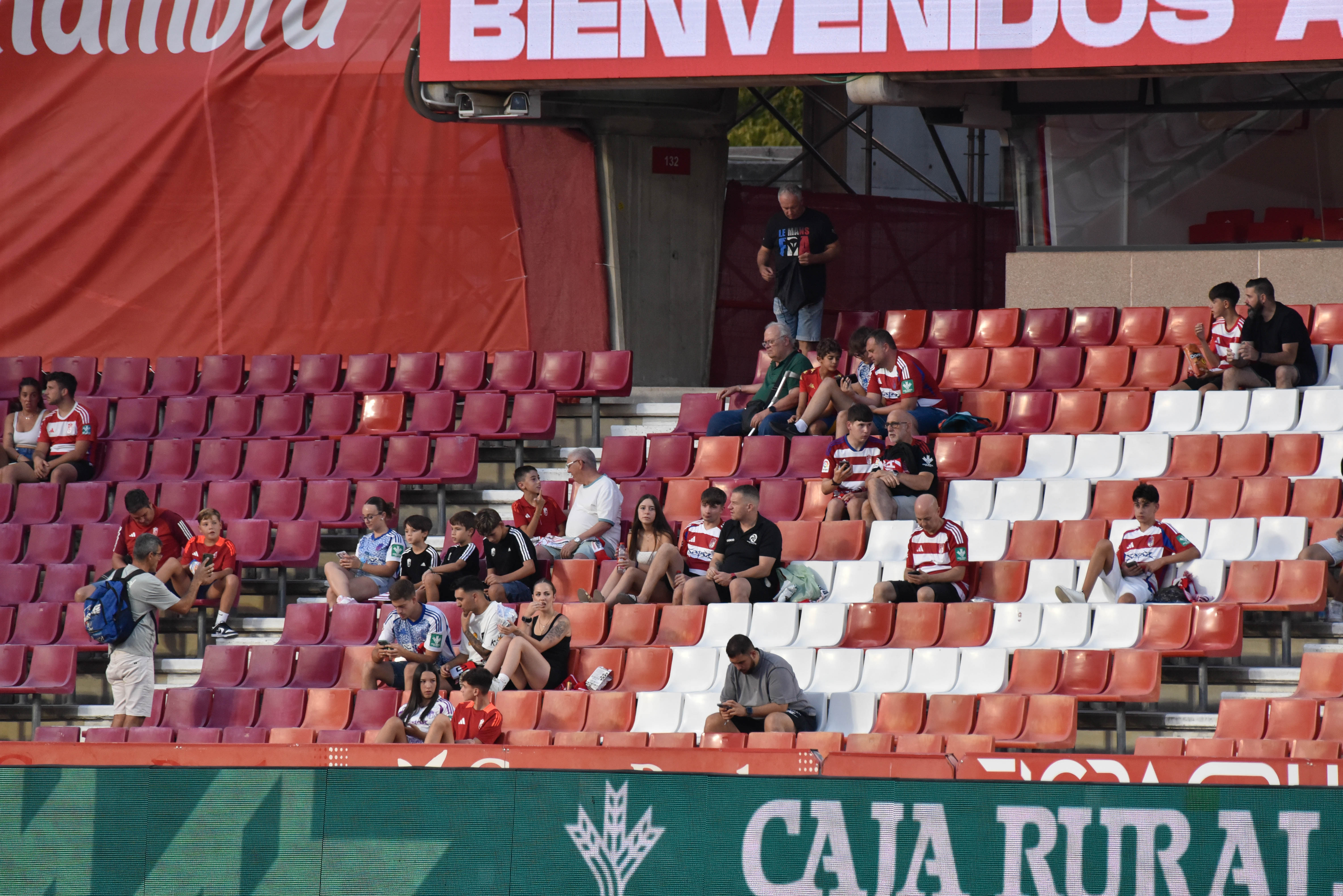 Encuéntrate en la grada del Granada-Depor