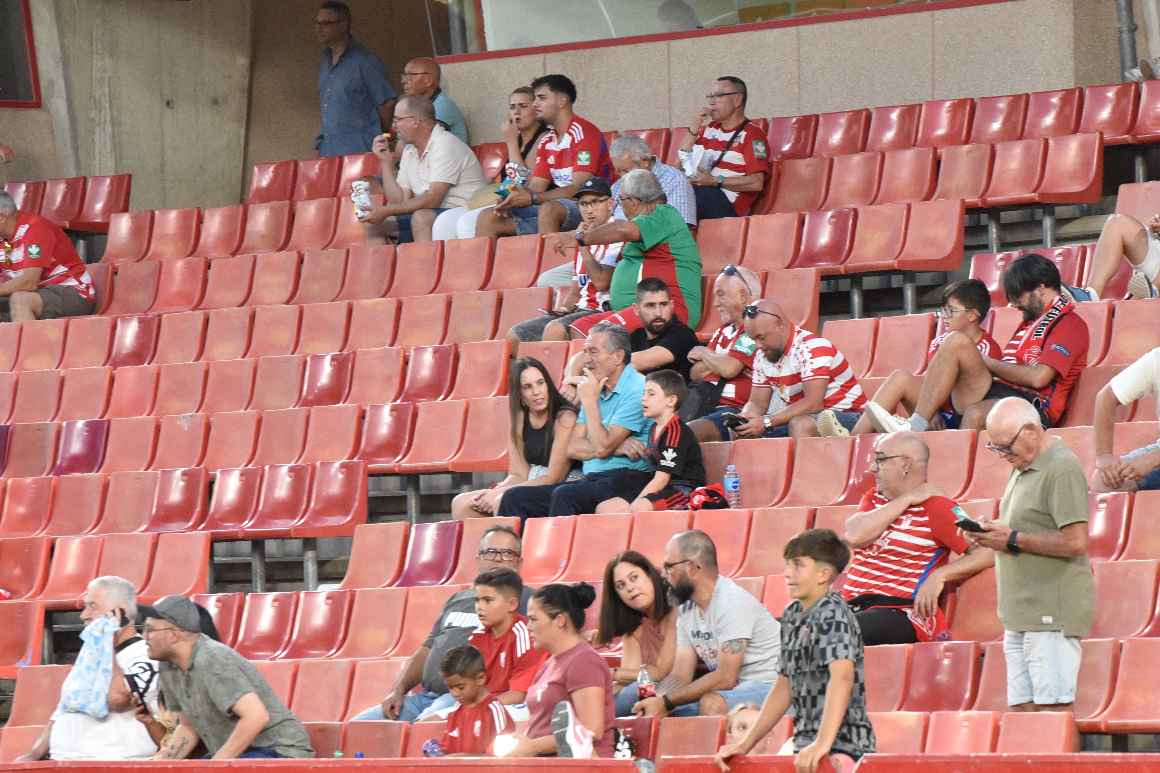 Encuéntrate en la grada del Granada-Depor