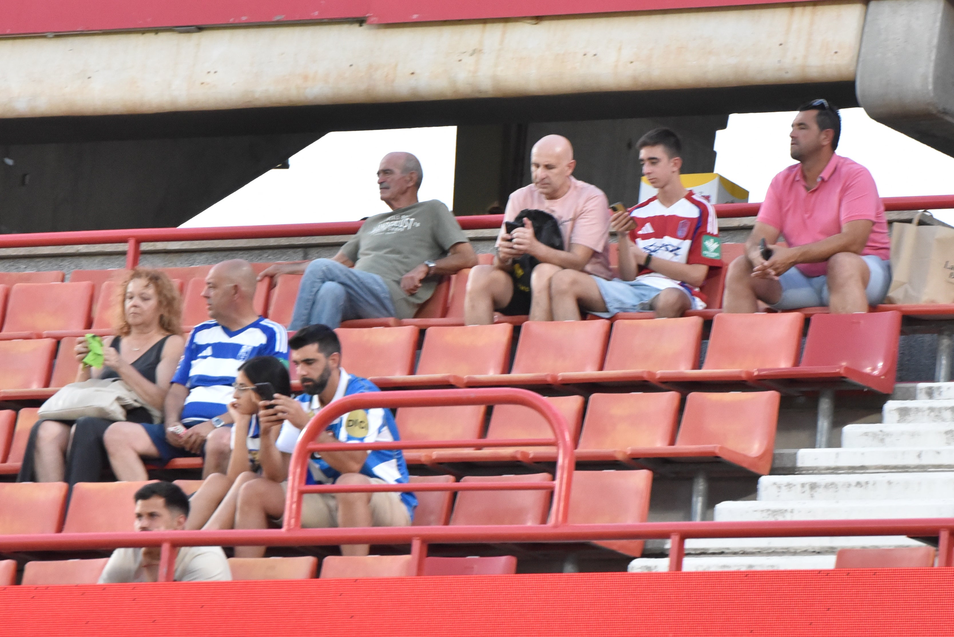 Encuéntrate en la grada del Granada-Depor