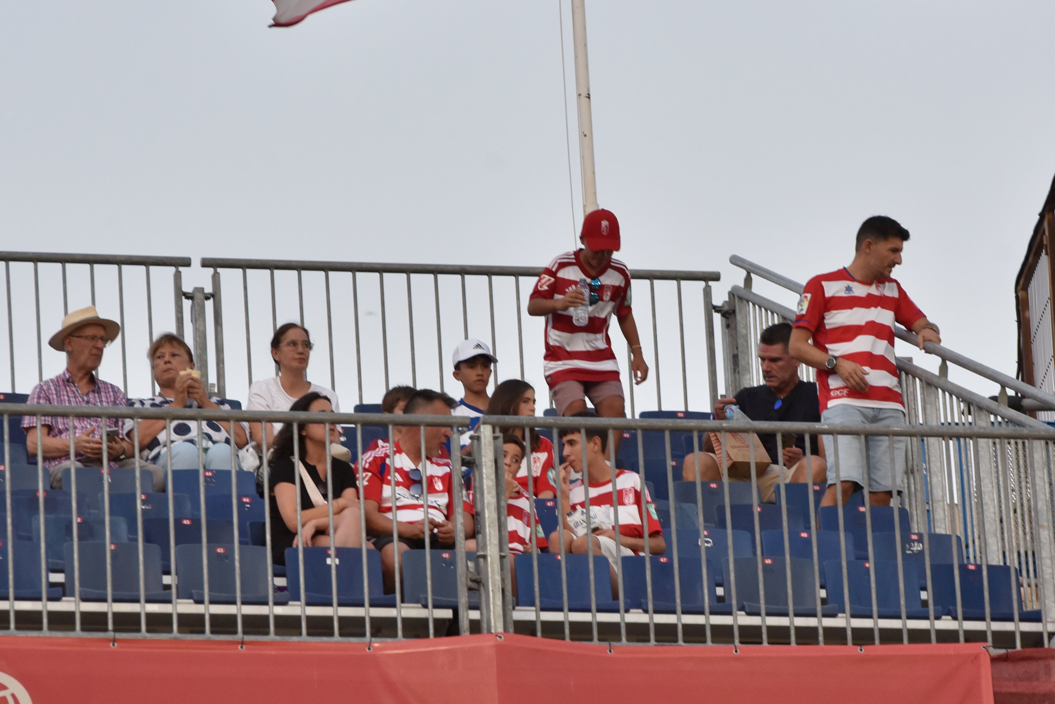 Encuéntrate en la grada del Granada-Depor