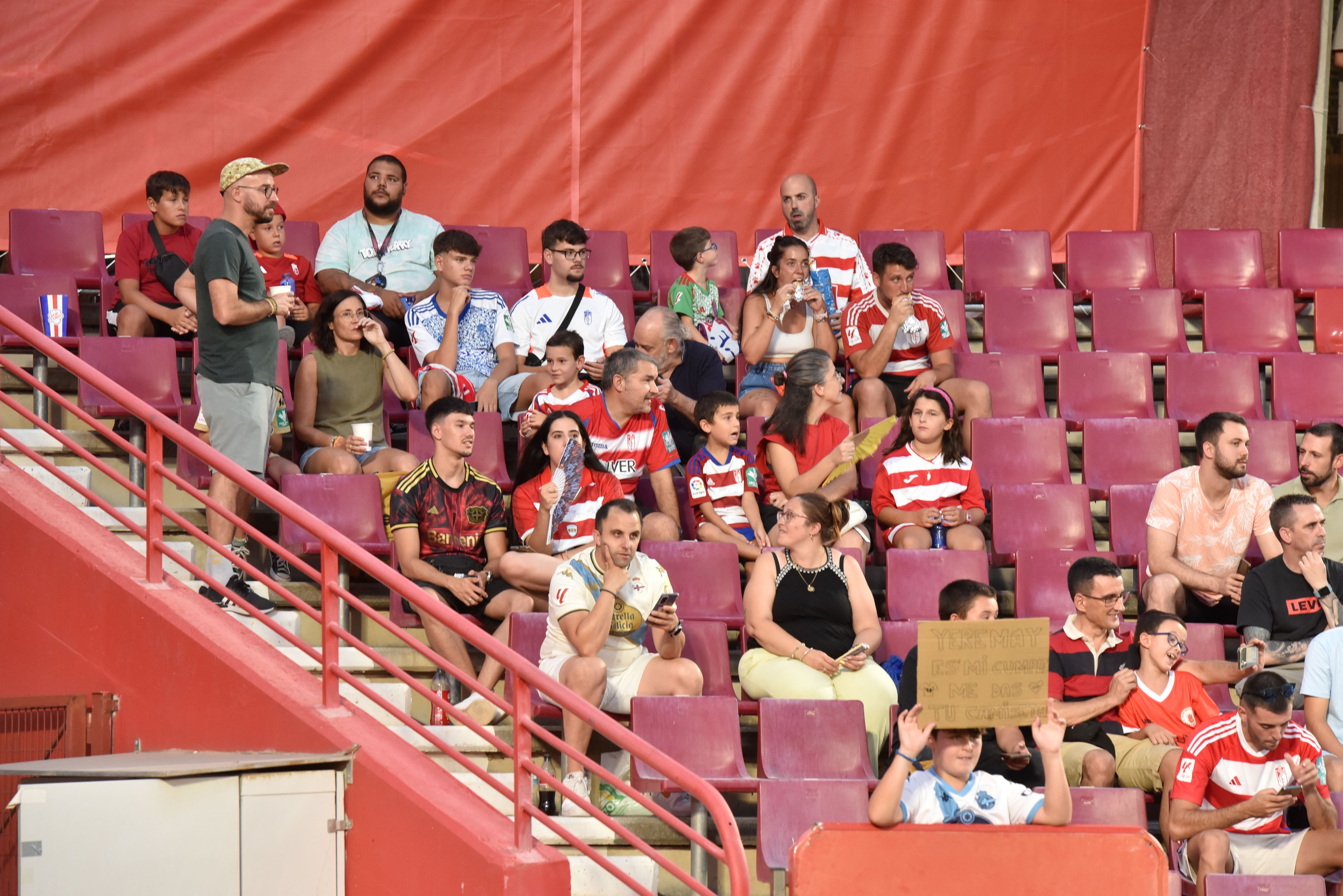 Encuéntrate en la grada del Granada-Depor