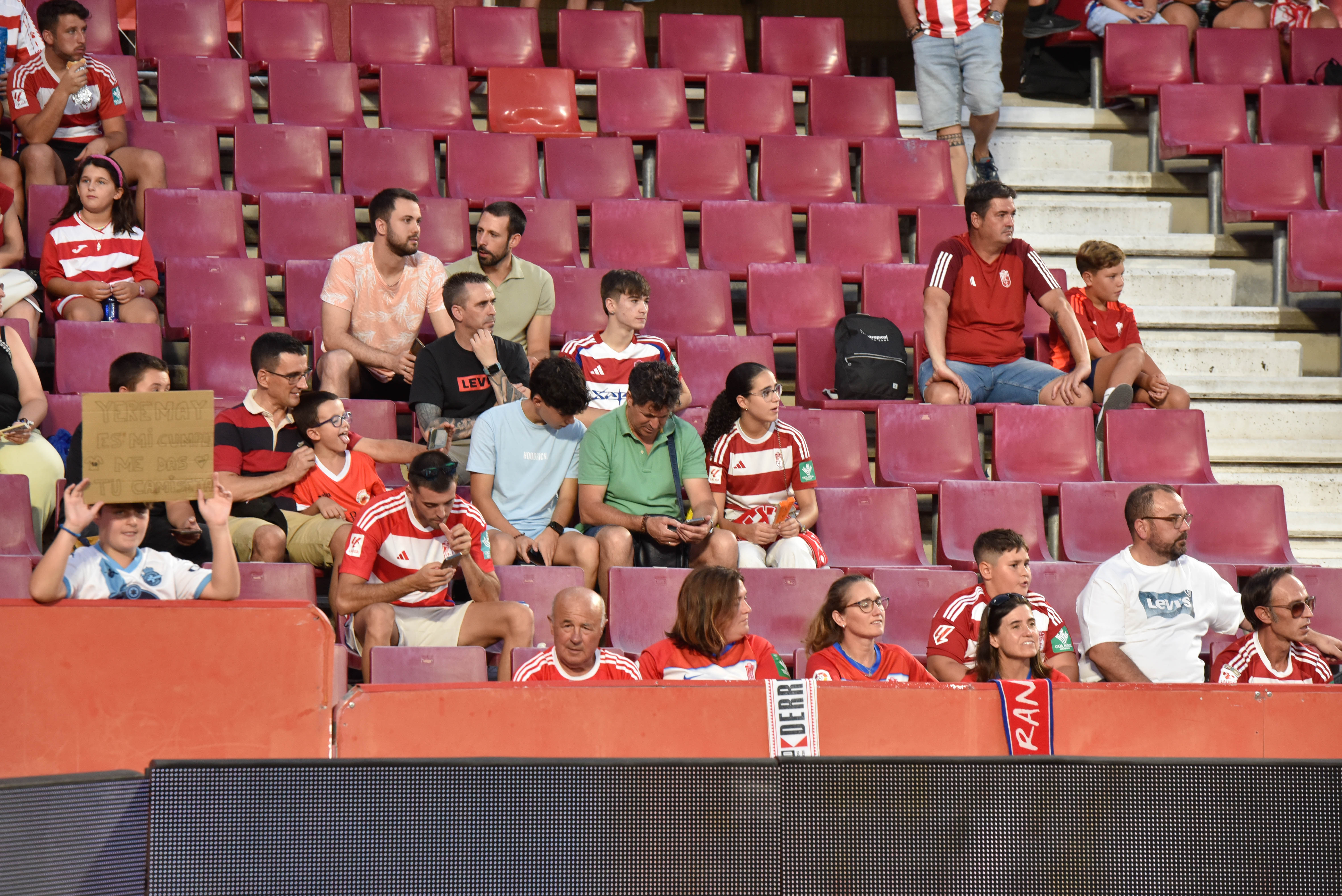 Encuéntrate en la grada del Granada-Depor