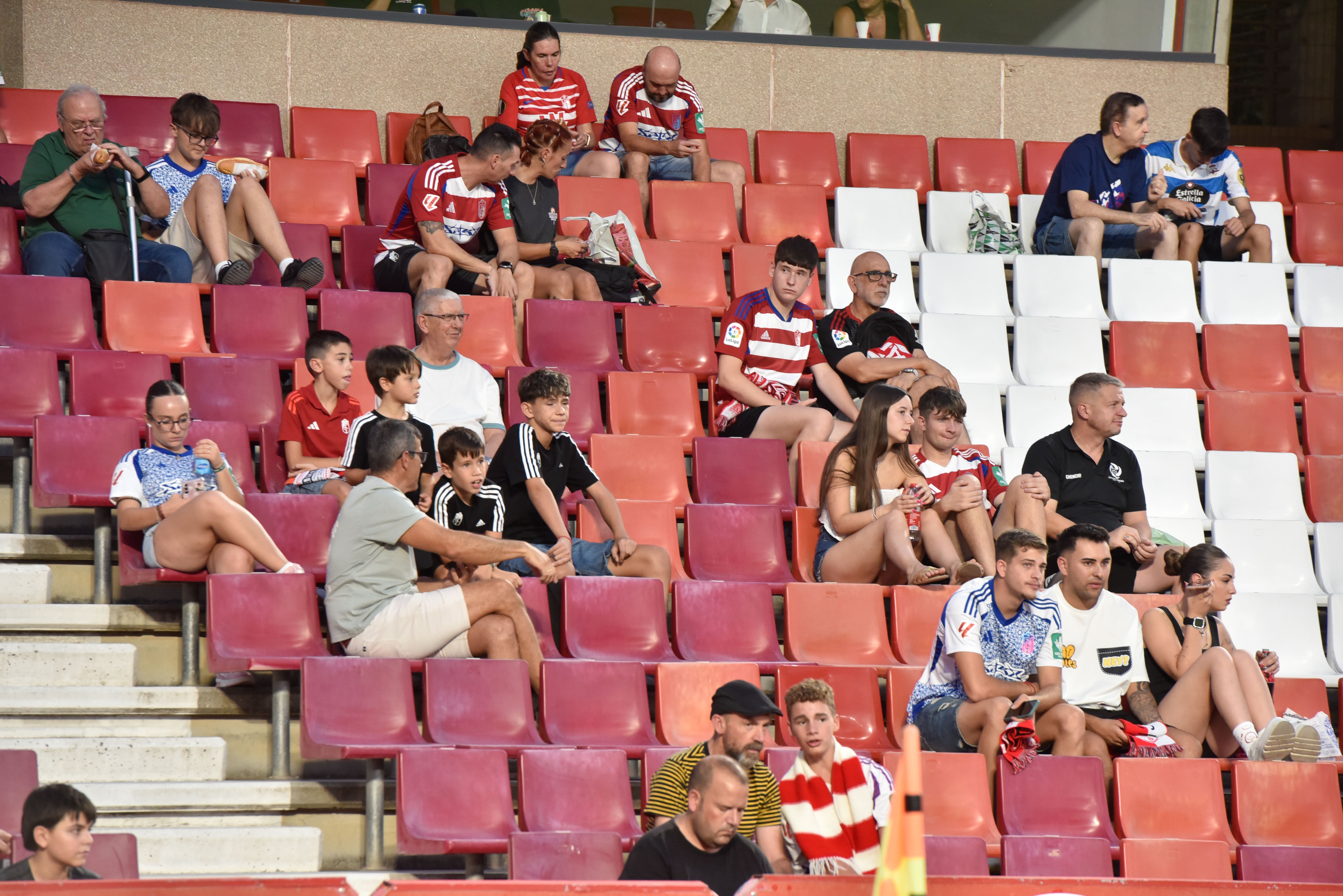 Encuéntrate en la grada del Granada-Depor