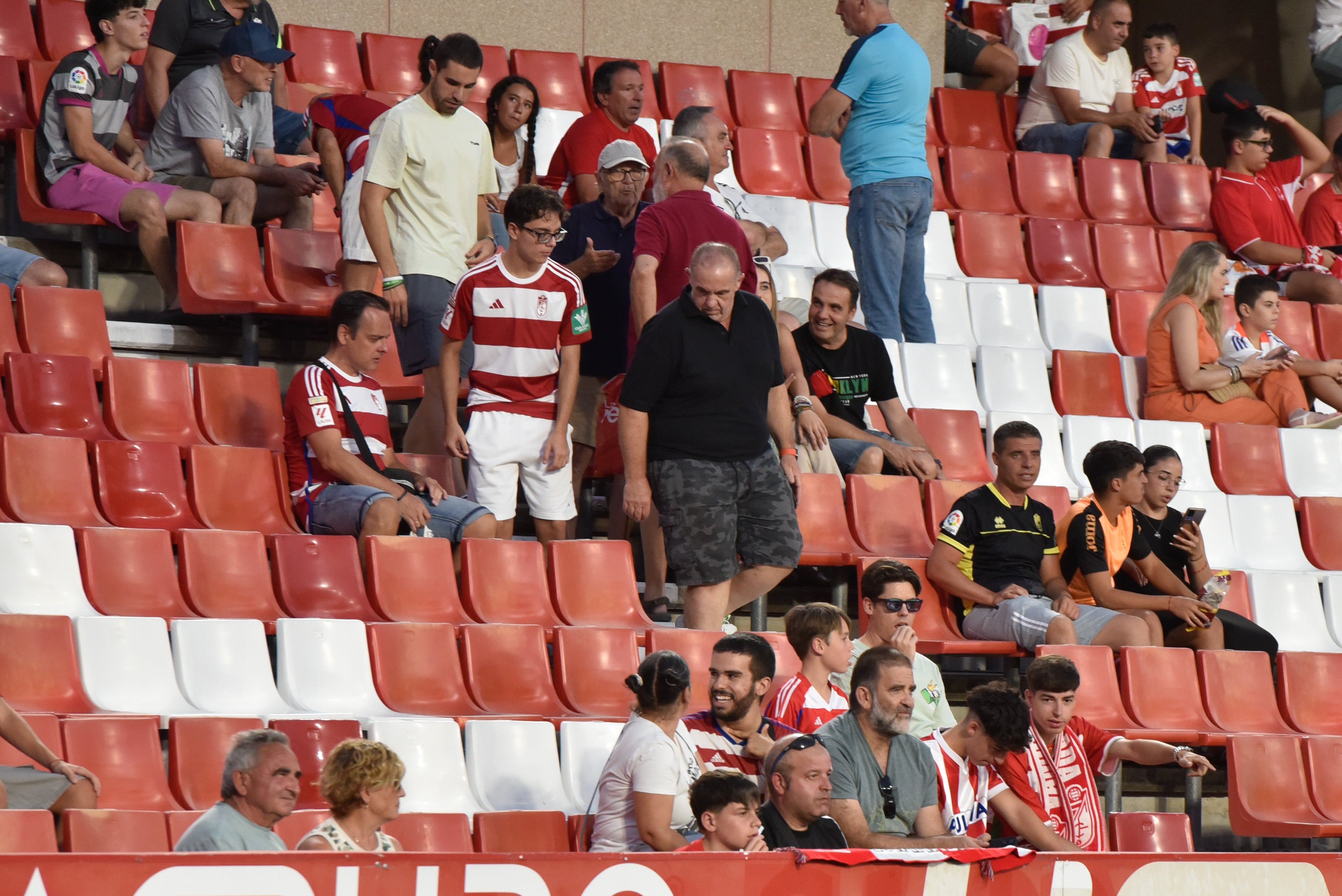 Encuéntrate en la grada del Granada-Depor