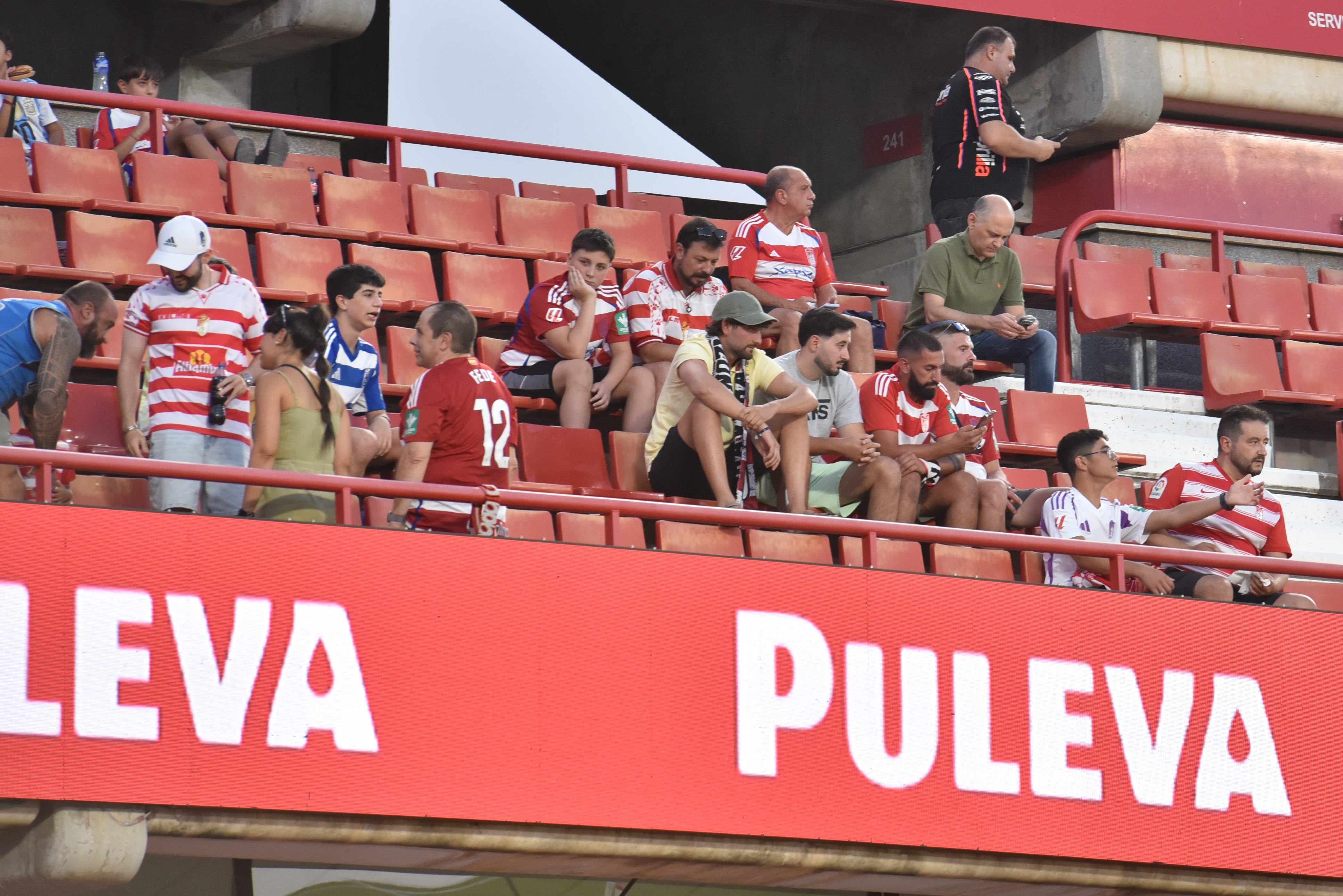 Encuéntrate en la grada del Granada-Depor