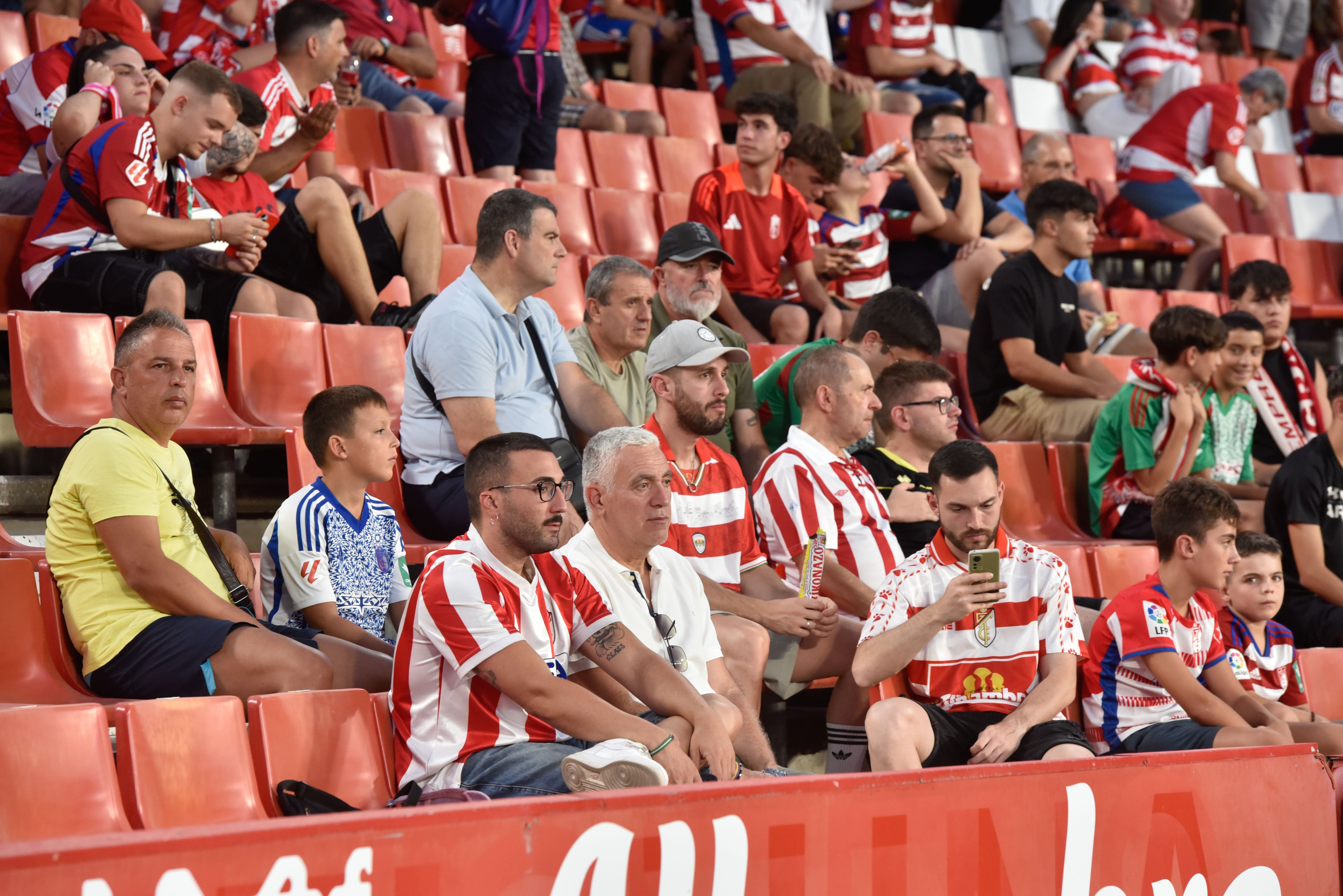 Encuéntrate en la grada del Granada-Depor
