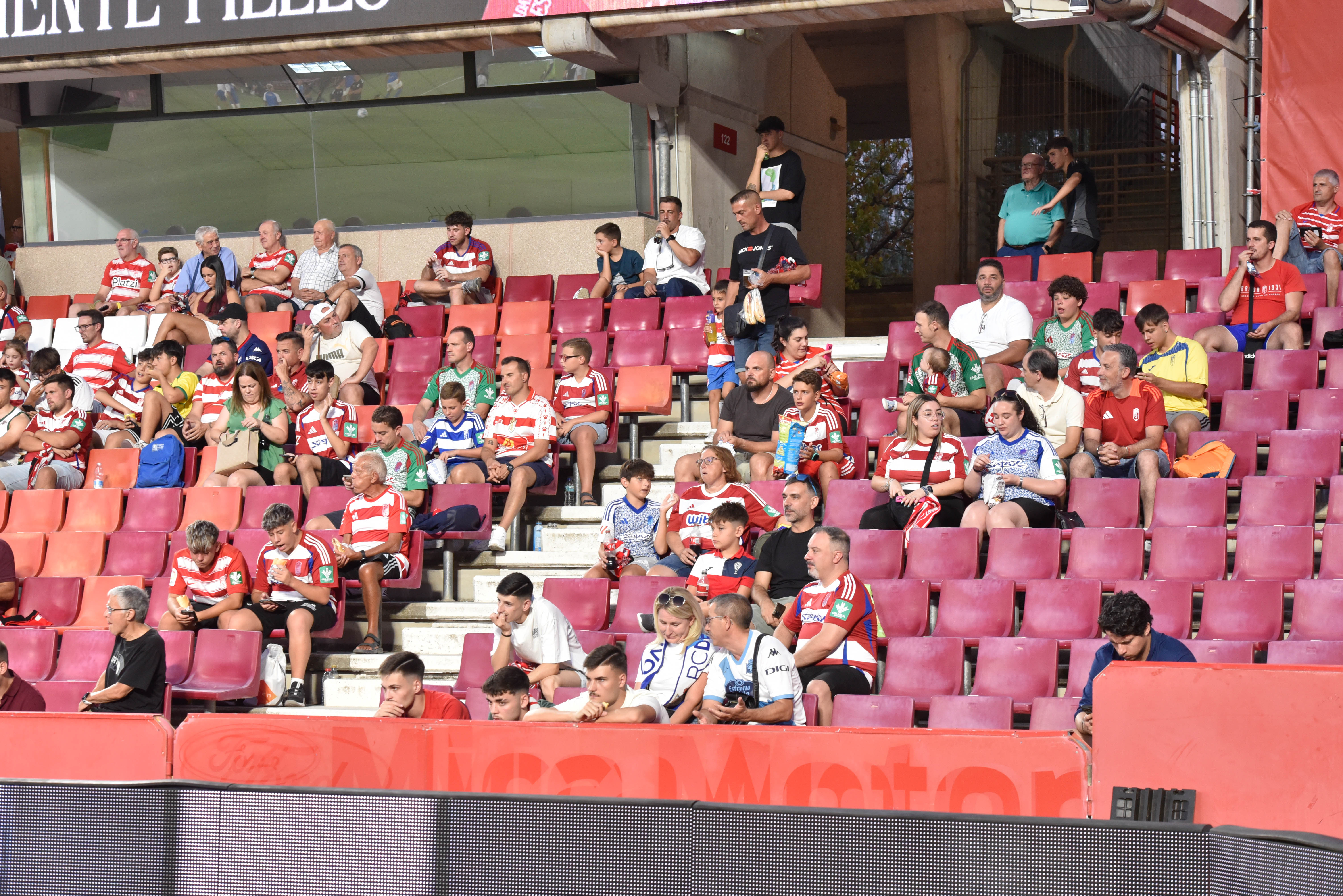 Encuéntrate en la grada del Granada-Depor
