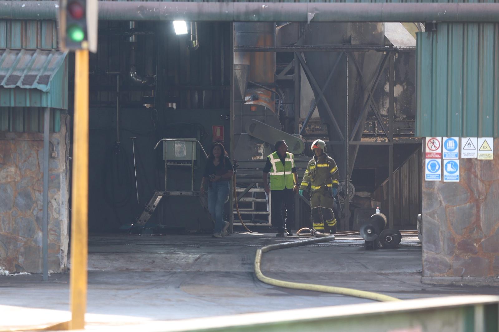 Las imágenes del incendio que se ha cobrado la vida de dos trabajadores en Pinos Puente