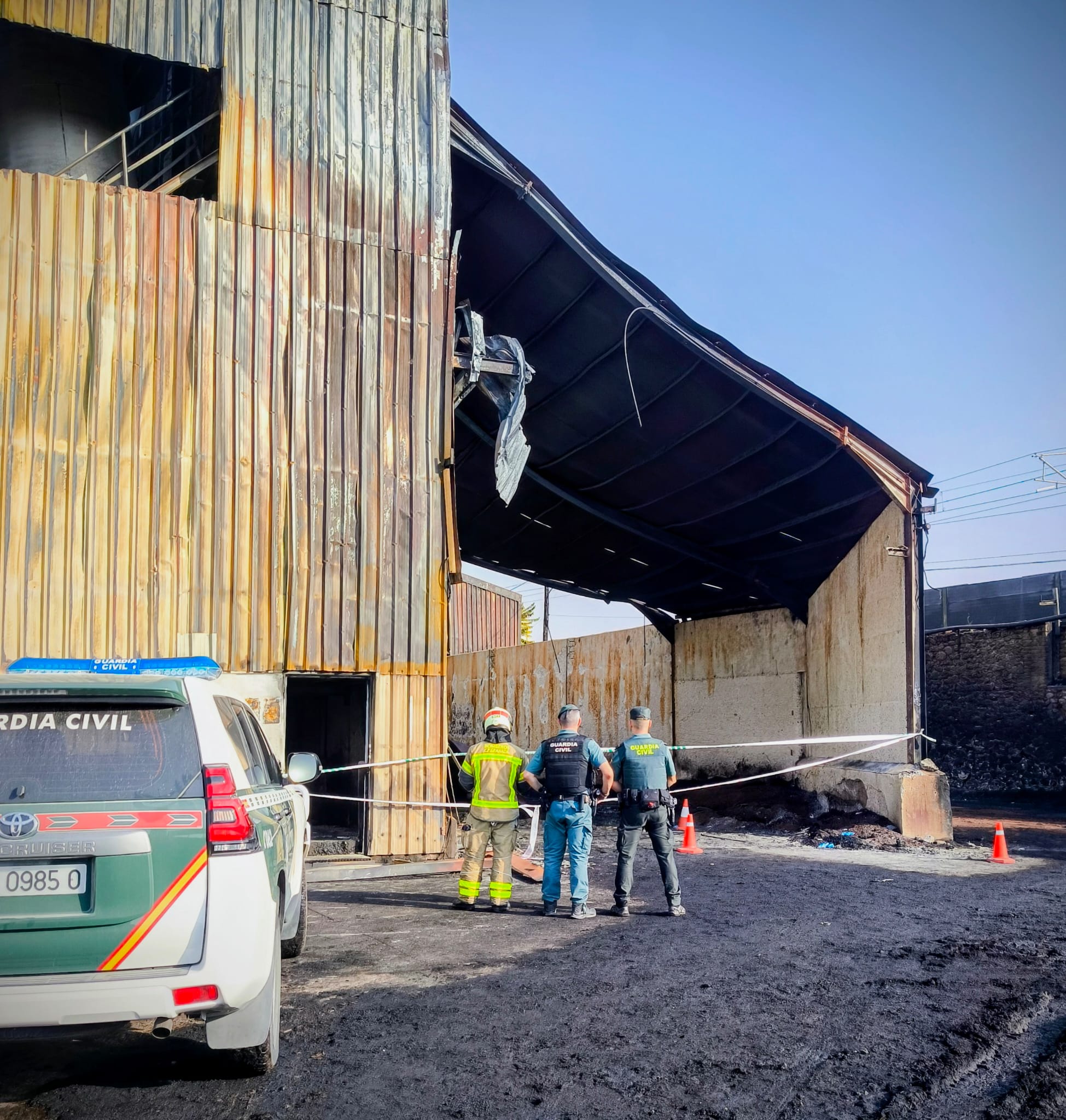 Las imágenes del incendio que se ha cobrado la vida de dos trabajadores en Pinos Puente