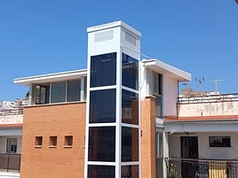 La Junta finaliza obras de accesibilidad por más de un millón de euros para 137 viviendas de Granada