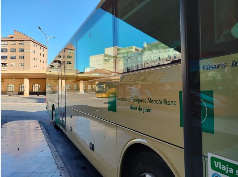 Autobús en la estación de Jaén capital.