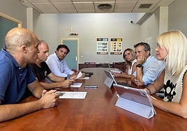 Reunión entre los representantes municipales y de las fuerzas y cuerpos de seguridad.
