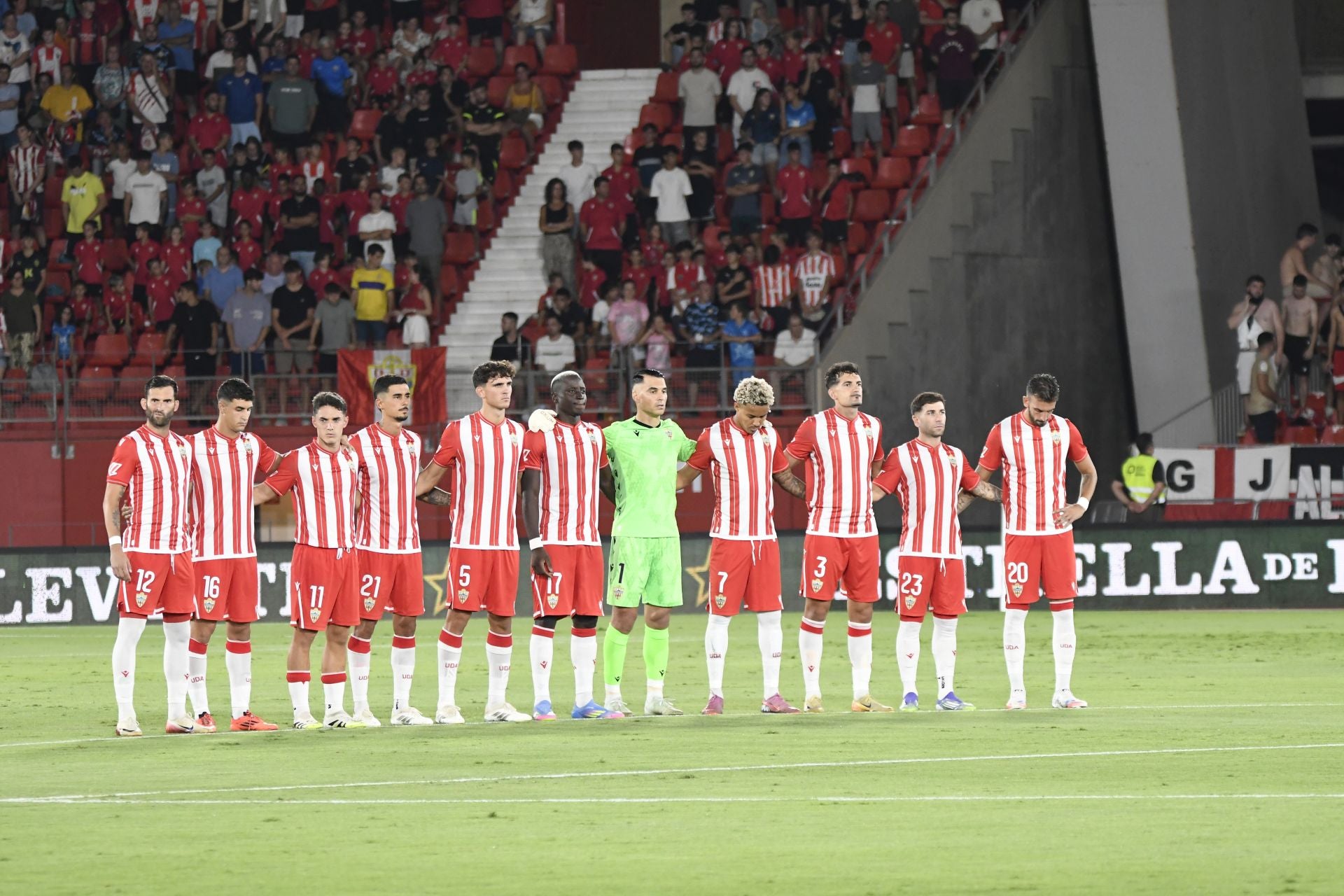 El Almería lo prueba todo