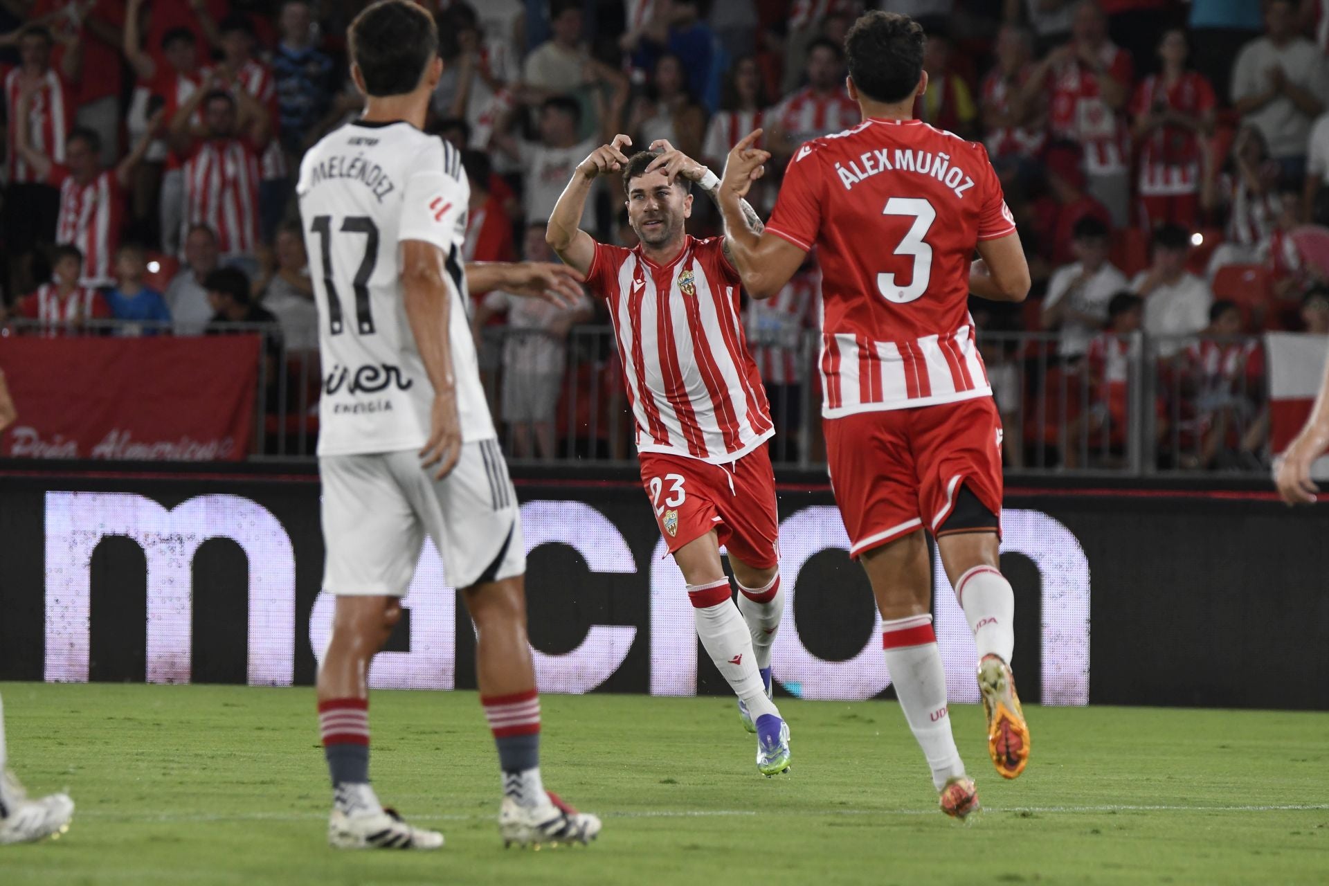 El Almería lo prueba todo