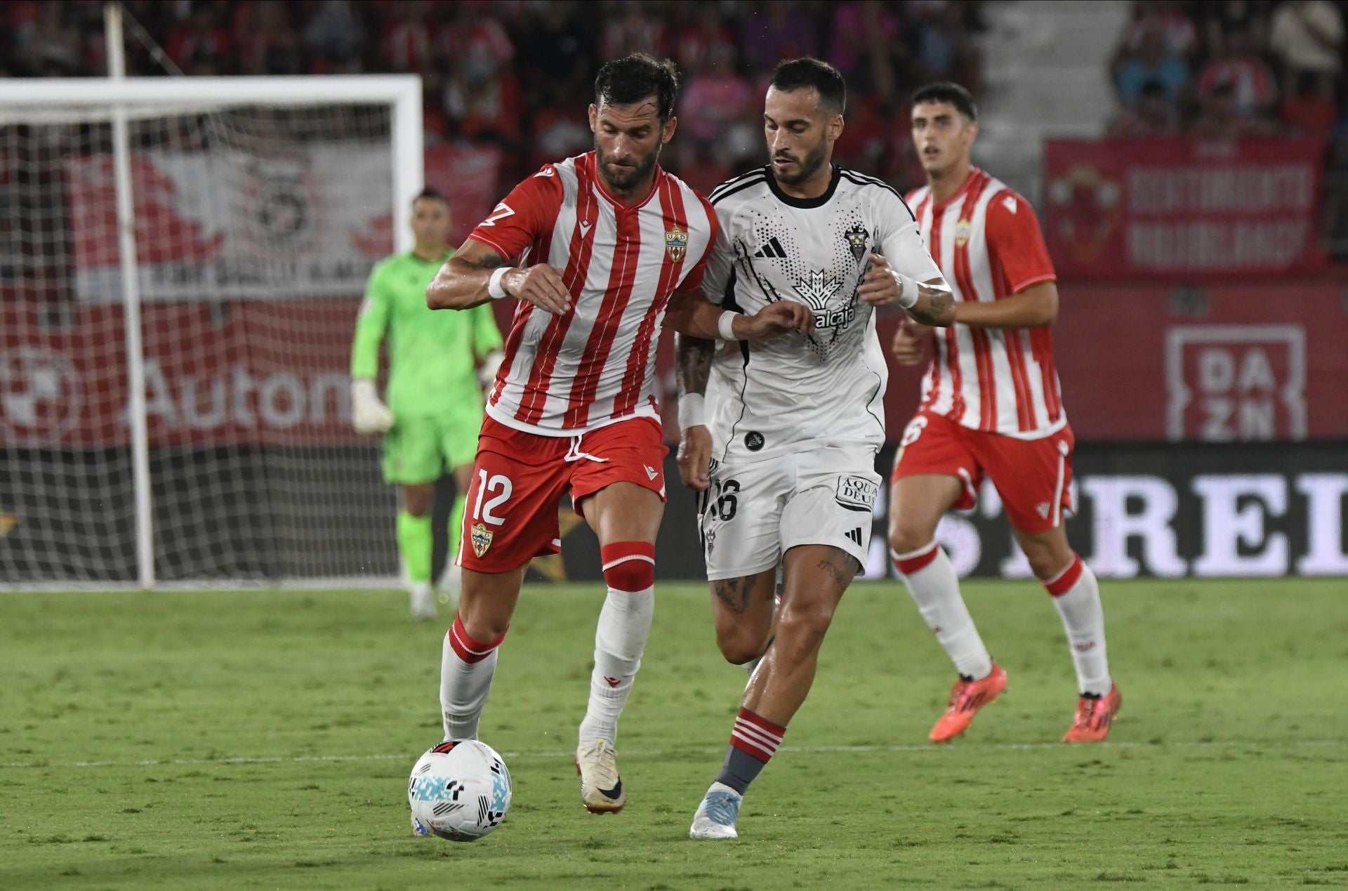 El Almería lo prueba todo