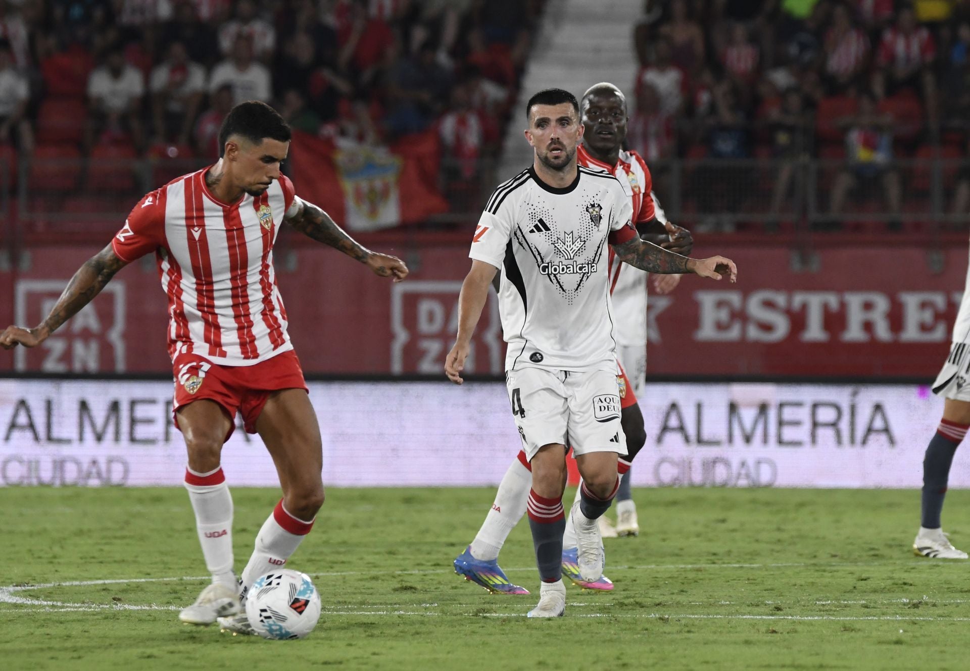 El Almería lo prueba todo