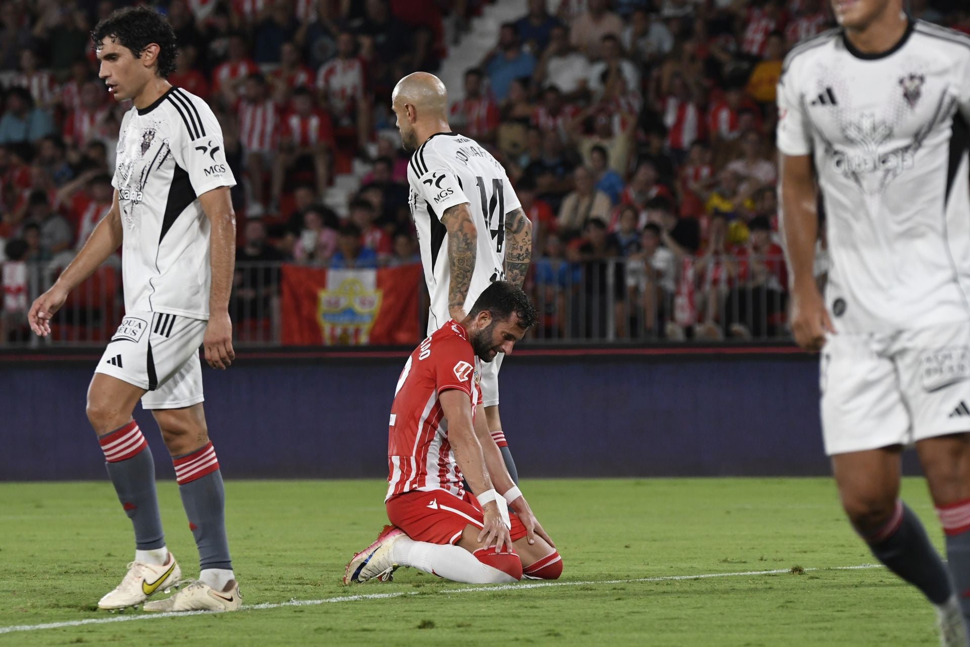 El Almería lo prueba todo