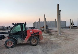 Comienzan a levantarse las estructuras de los locales, con una actuación que estaría al «cincuenta por ciento».