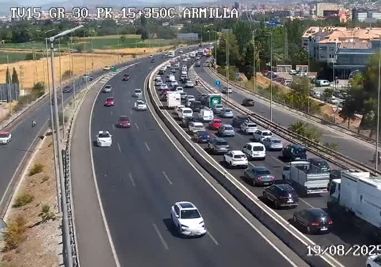 Una colisión múltiple con heridos en la Circunvalación de Granada provoca fuertes retenciones