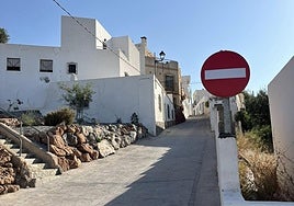 Imagen de una calle de Felix tras la finalización de las obras de mejora.