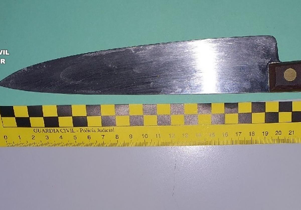 La Guardia Civil detiene a los dos menores que atracaron a una dependiente con un gran cuchillo para robarle 250 euros