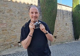 Tino Soriano con su cámara en Baeza.