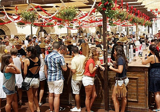 La alcaldesa aboga por compaginar una doble feria del mediodía con casetas ya montadas en la Vega de Acá