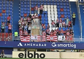 Aficionados del Granada en Ipurua.