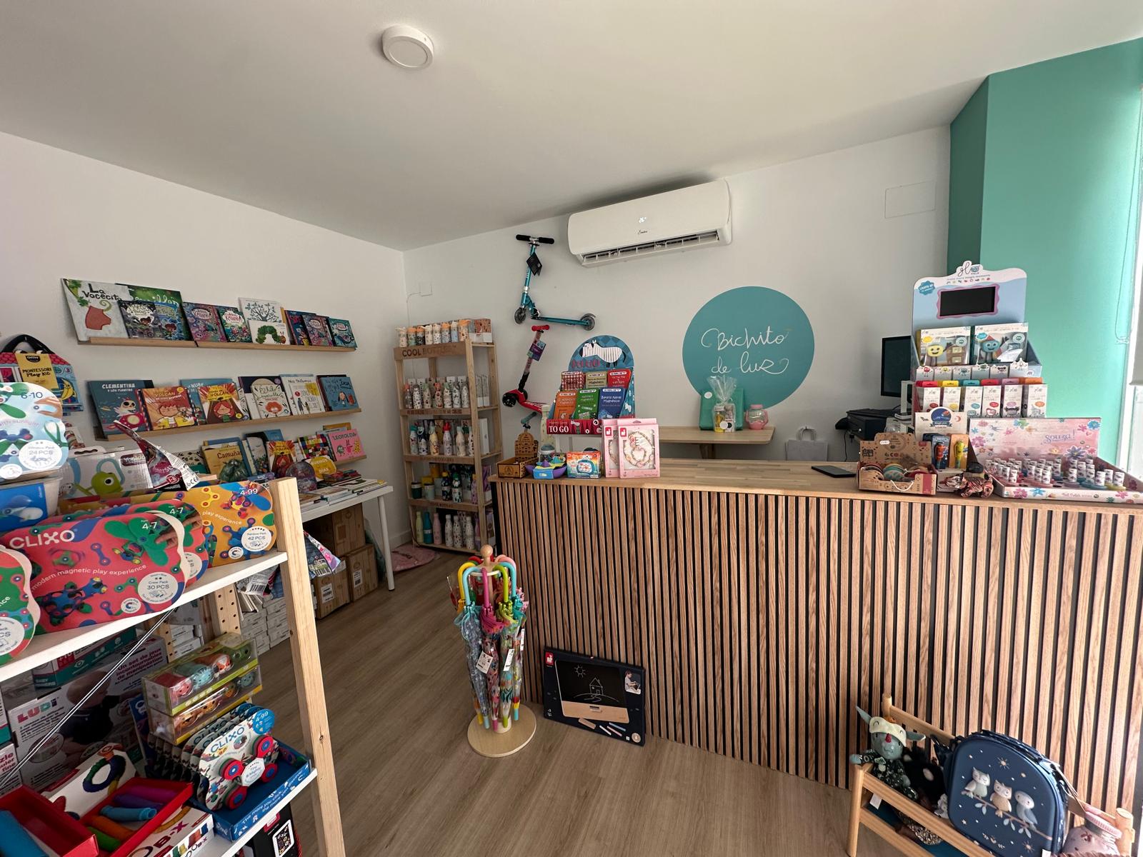 Tienda 'Bichito de Luz' calle sol y sombra