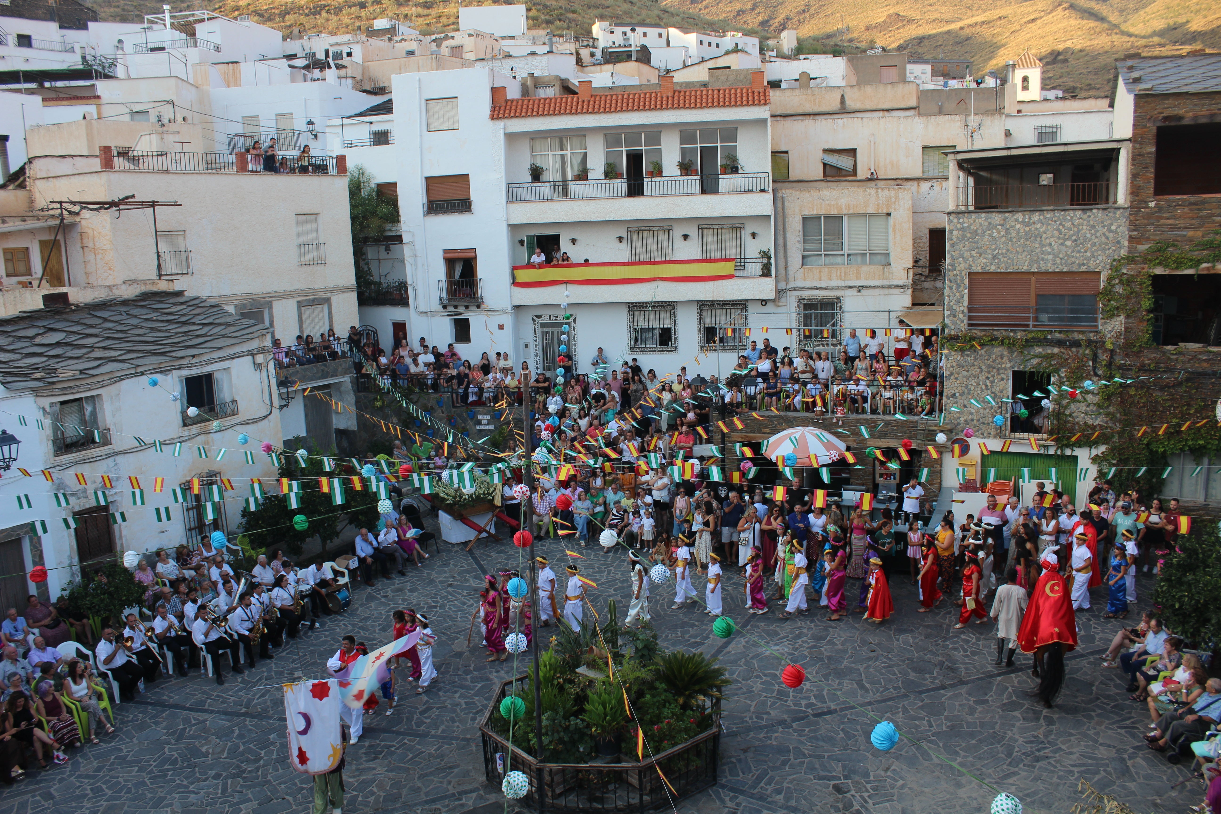 Velefique revive su pasión con los Moros y Cristianos, en imágenes