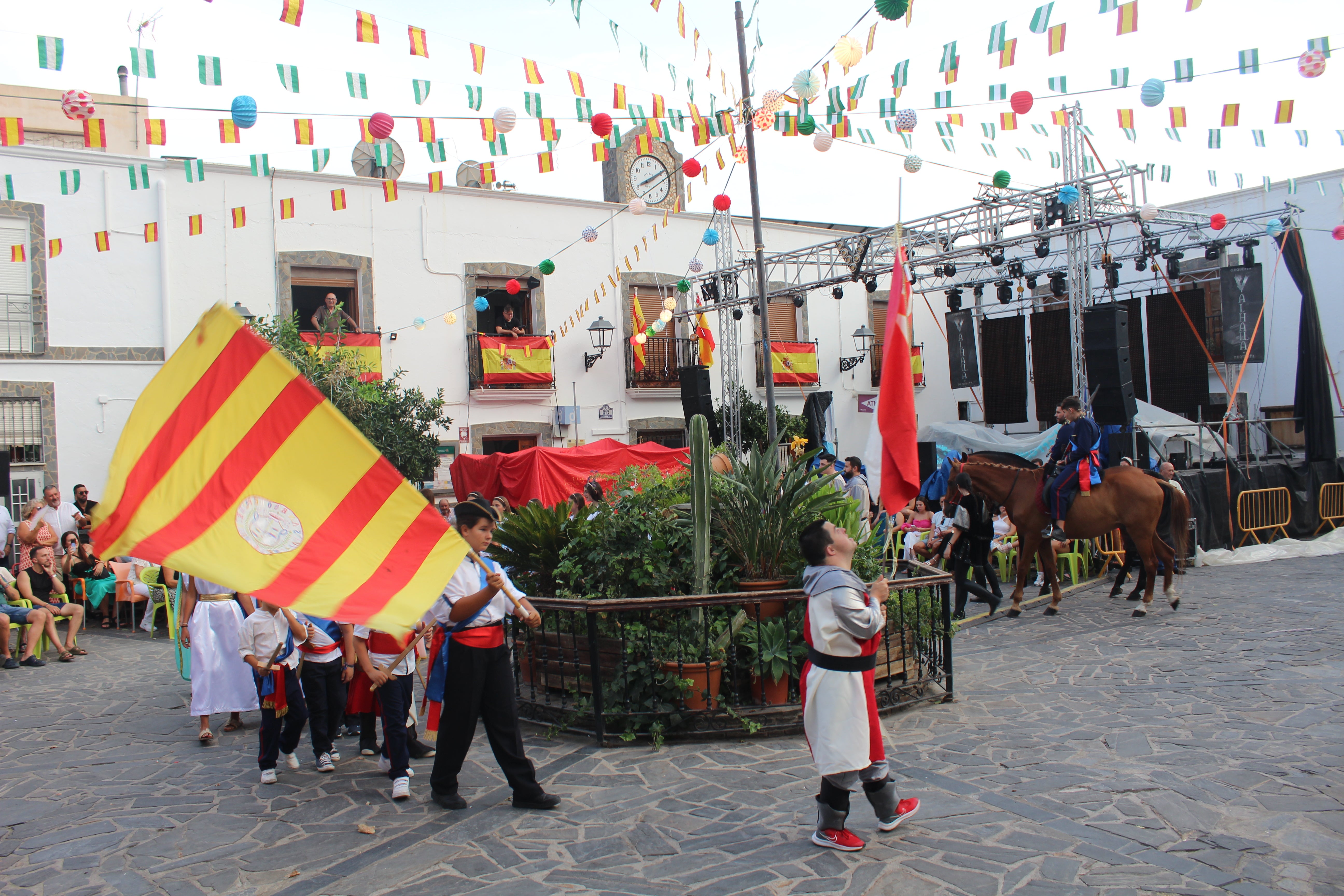 Velefique revive su pasión con los Moros y Cristianos, en imágenes