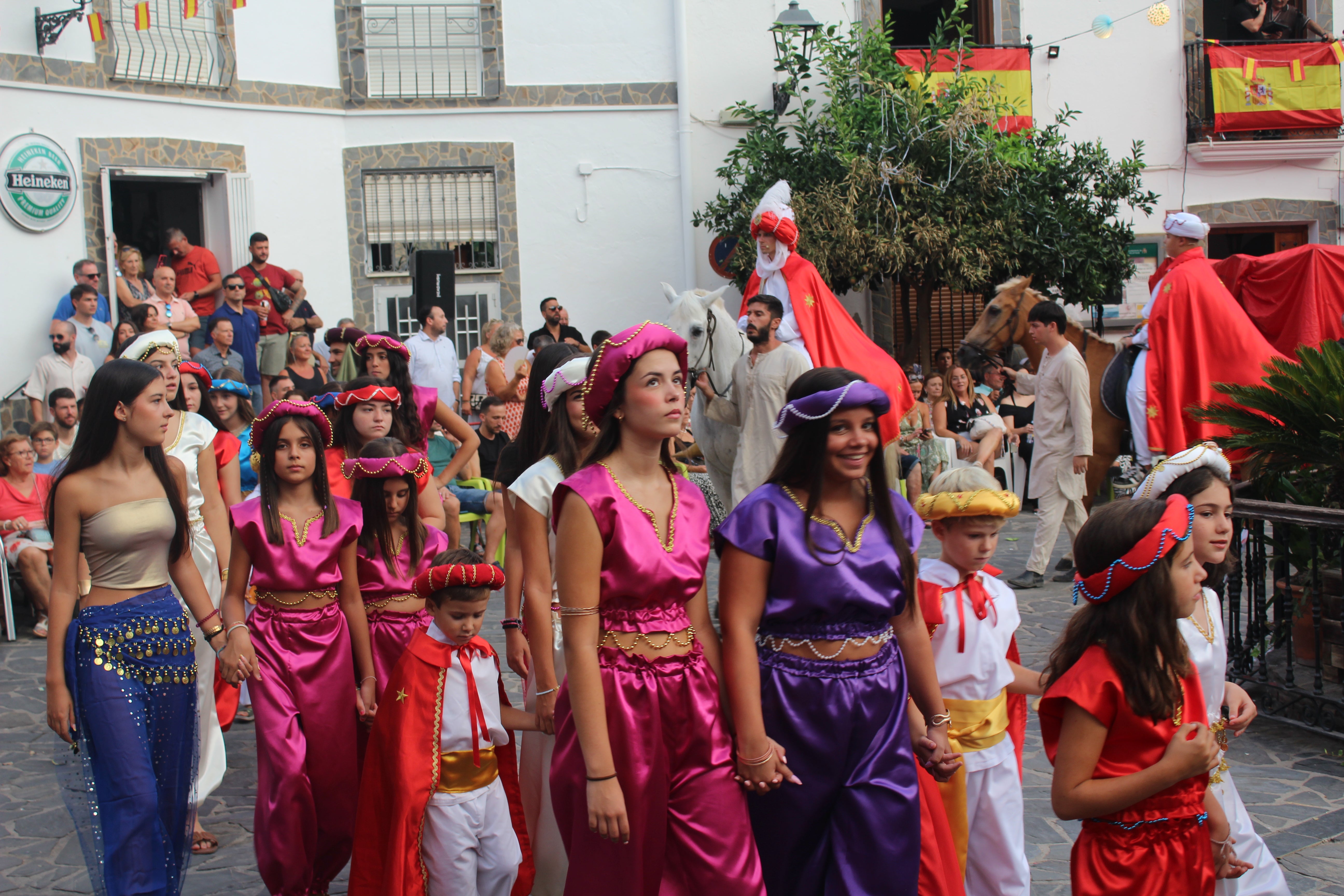 Velefique revive su pasión con los Moros y Cristianos, en imágenes