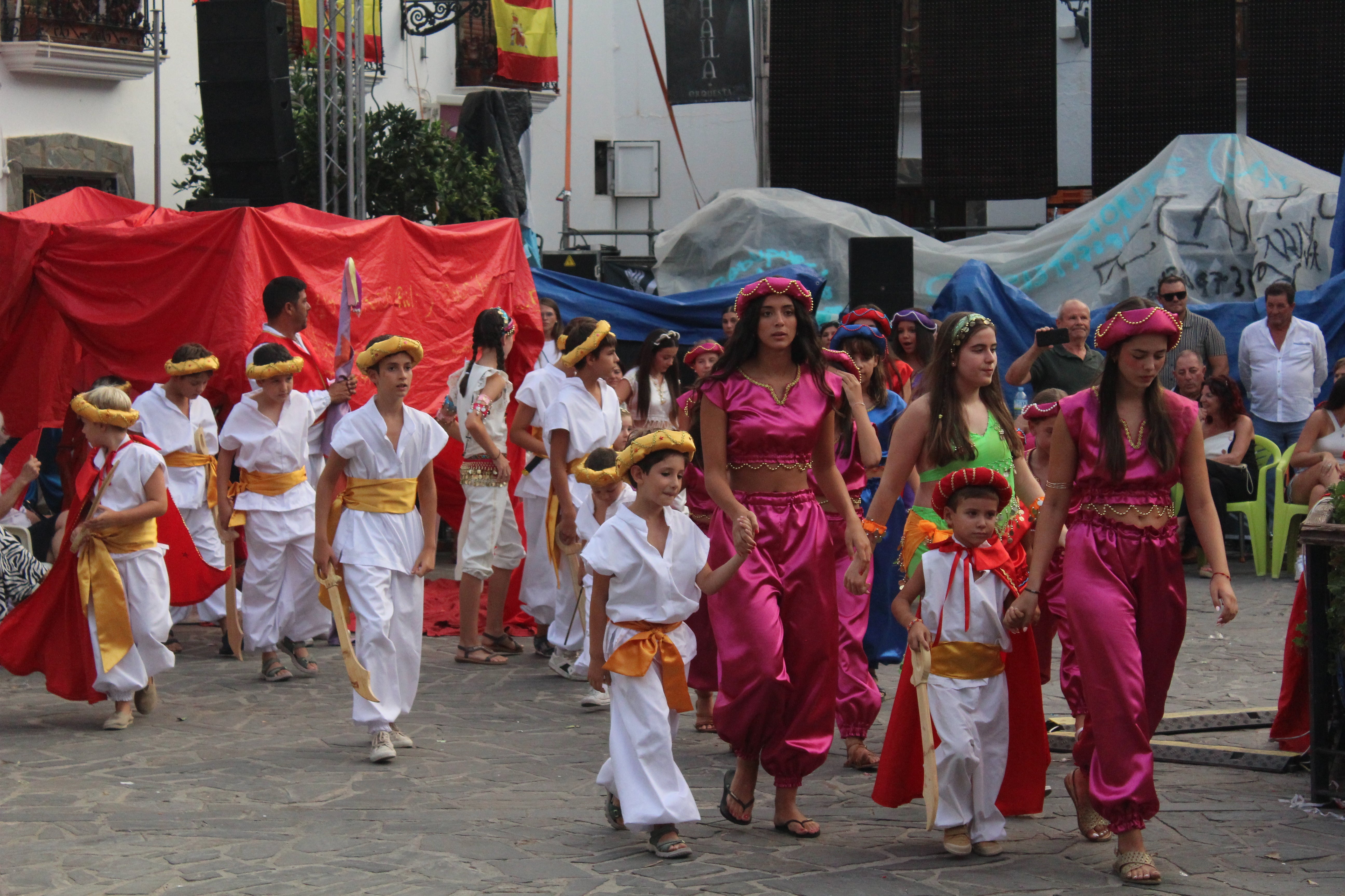 Velefique revive su pasión con los Moros y Cristianos, en imágenes